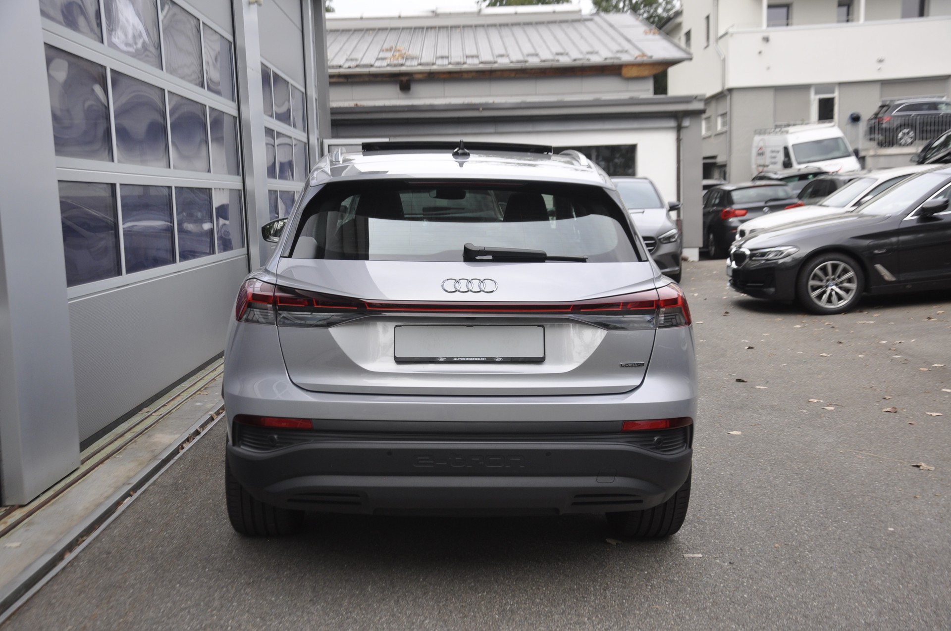 AUDI Q4 e-tron 45 quattro I Panorama-Glasdach-image-14