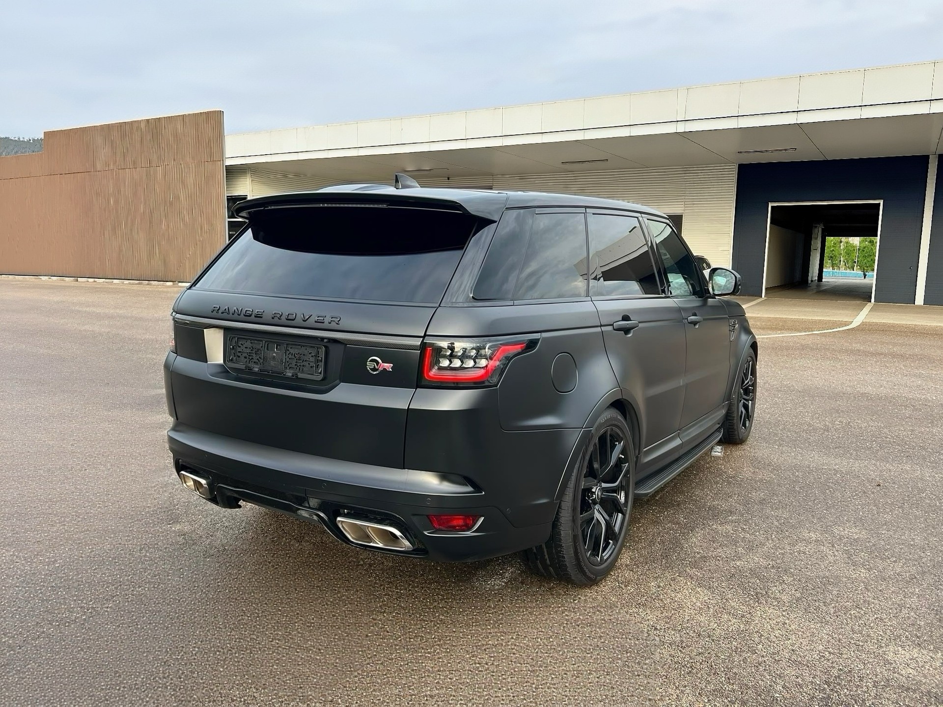 LAND ROVER 5.0 V8 SC SVR-image-2
