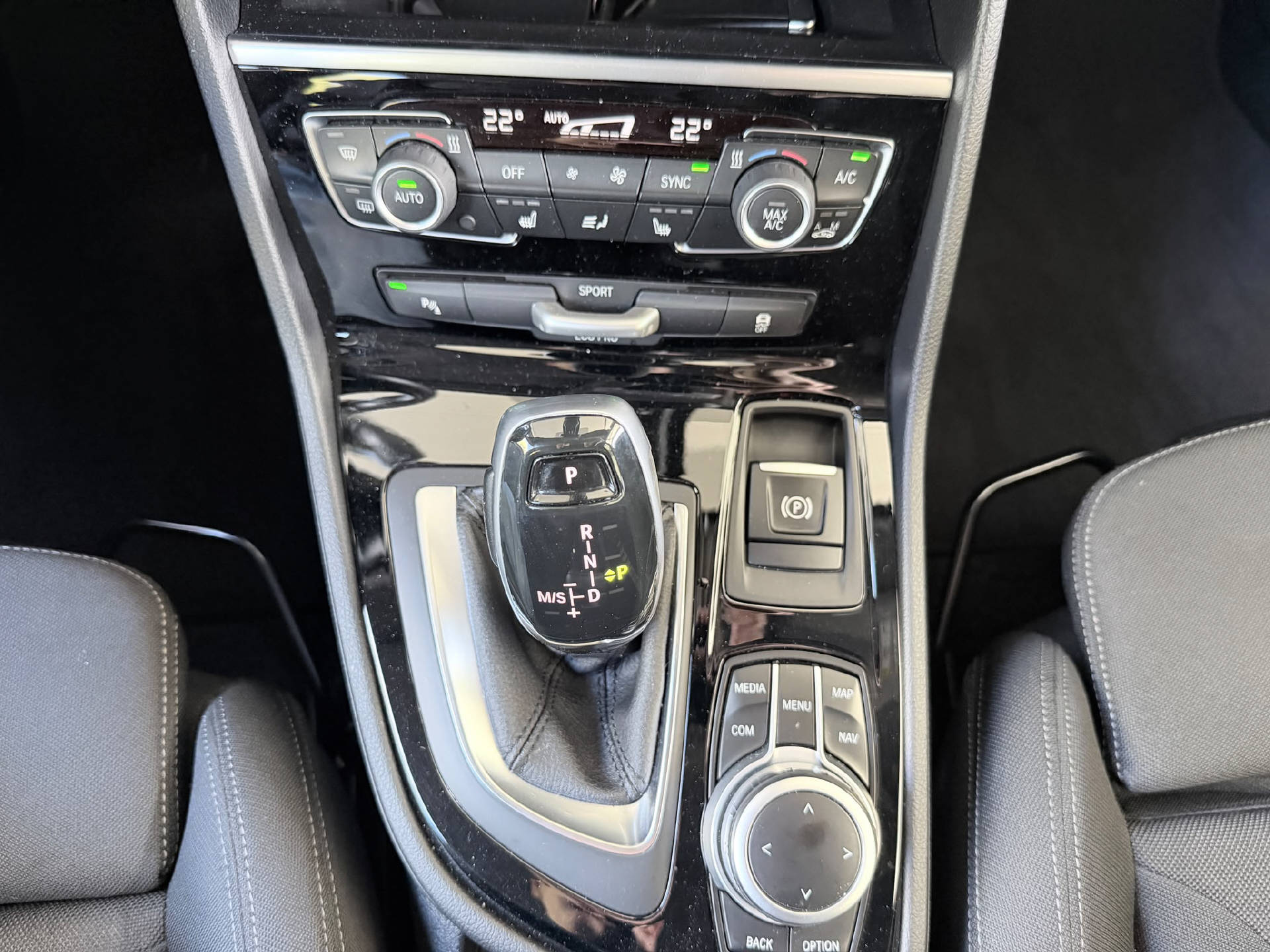 BMW 216d Gran Tourer-image-9