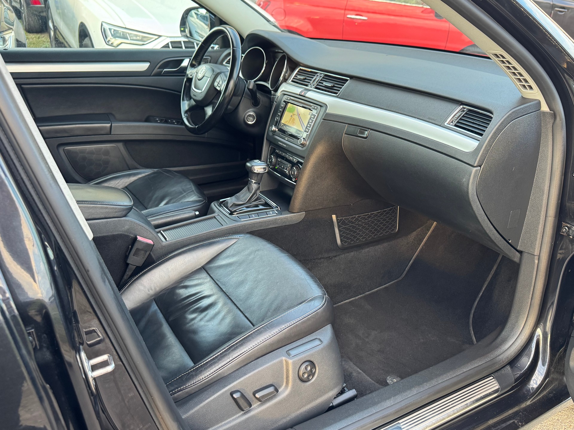 SKODA Superb Combi 3.6 FSI Ambition 4x4 DSG-image-6