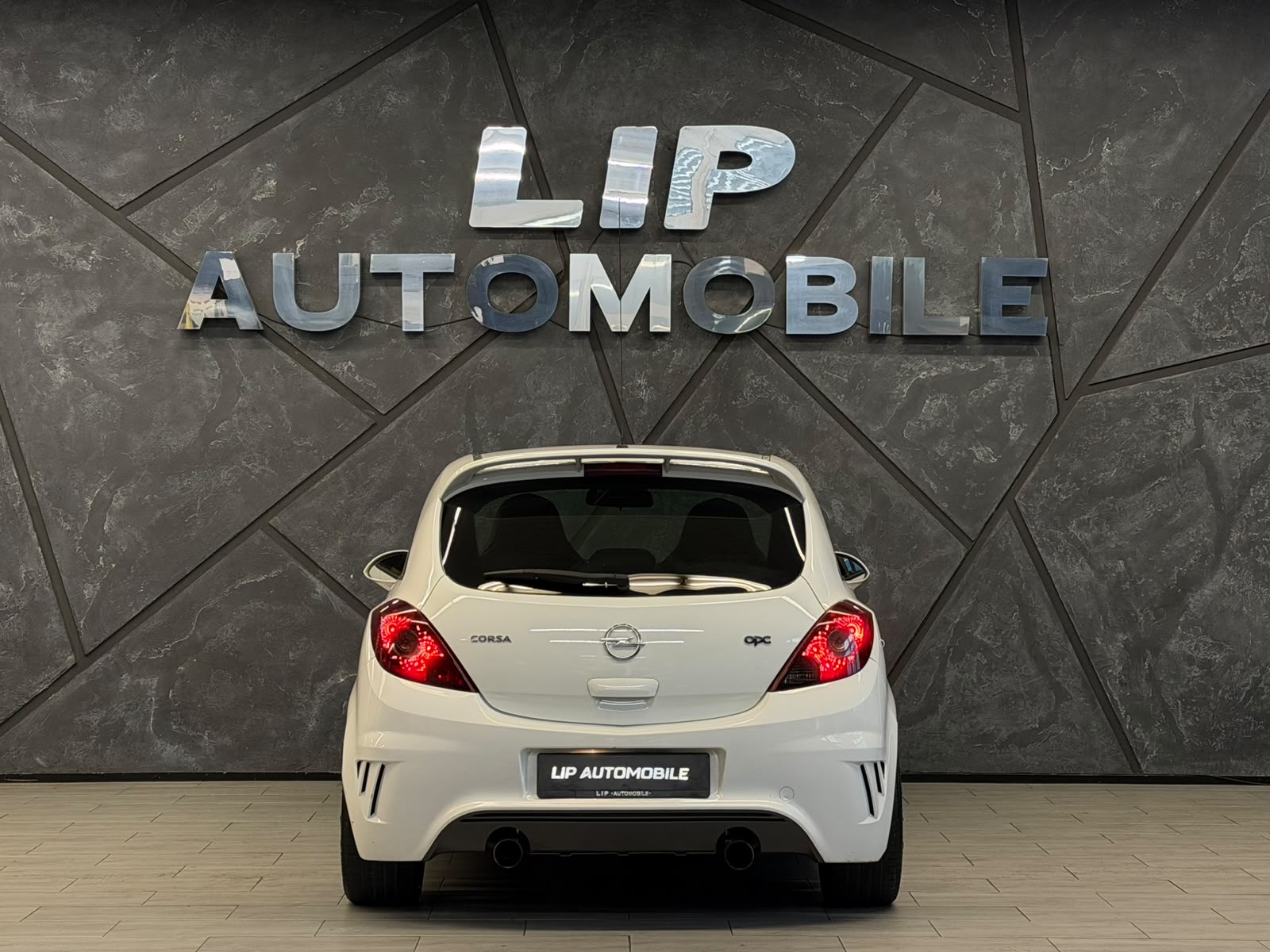 OPEL Corsa 1.6 Turbo OPC Nürburgring Edition-image-5