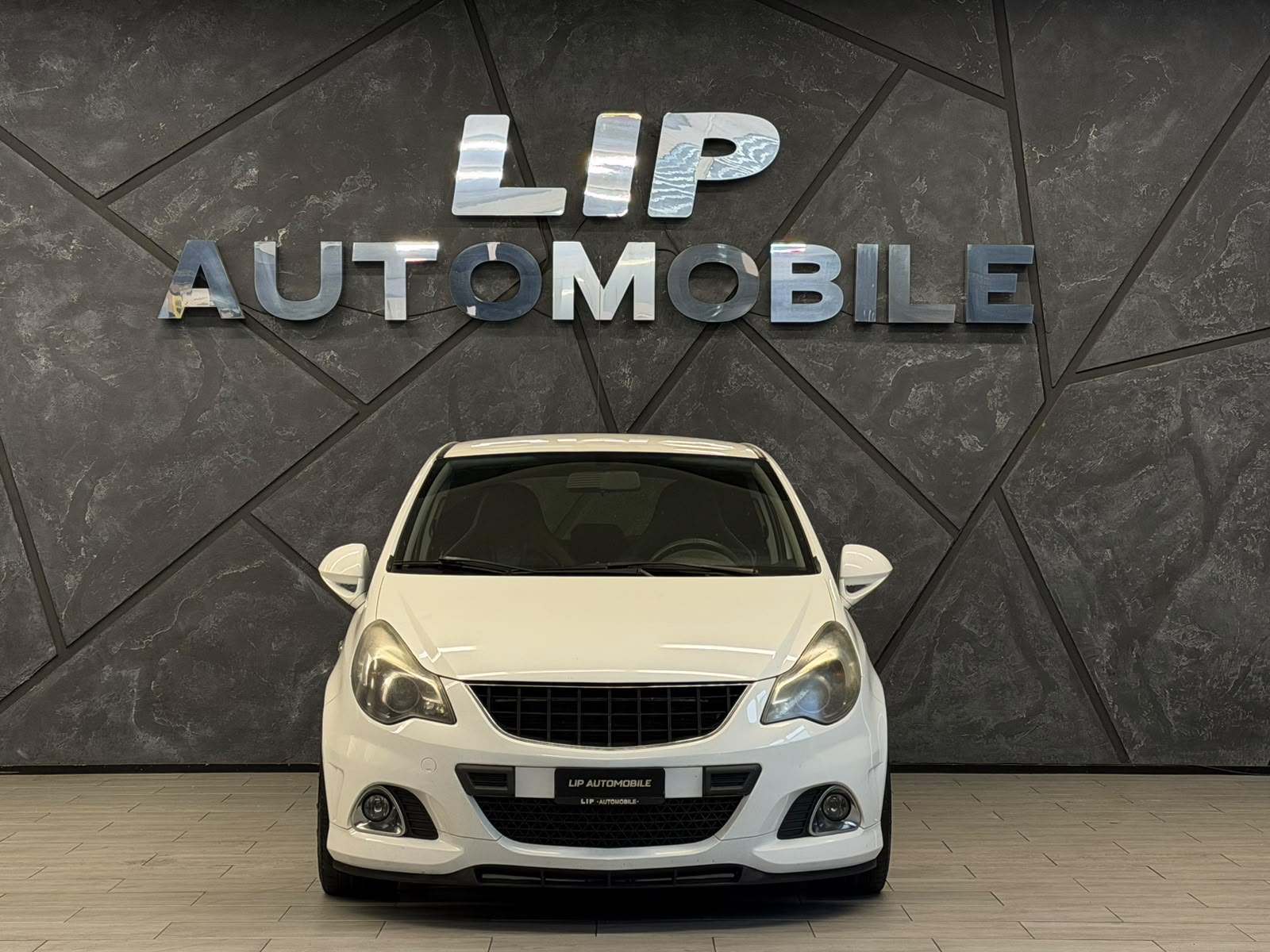 OPEL Corsa 1.6 Turbo OPC Nürburgring Edition-image-1