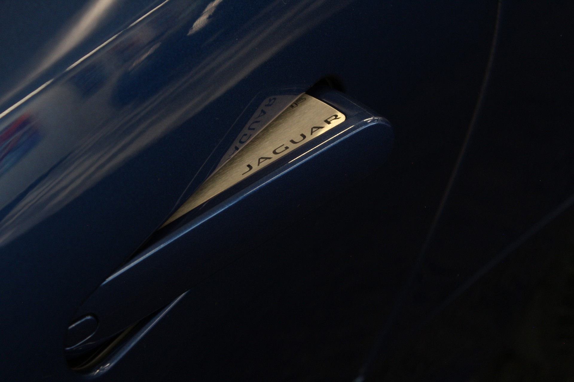JAGUAR F-Type Convrtible 5.0 V8 R-Dynamic AWD Automatik-image-15