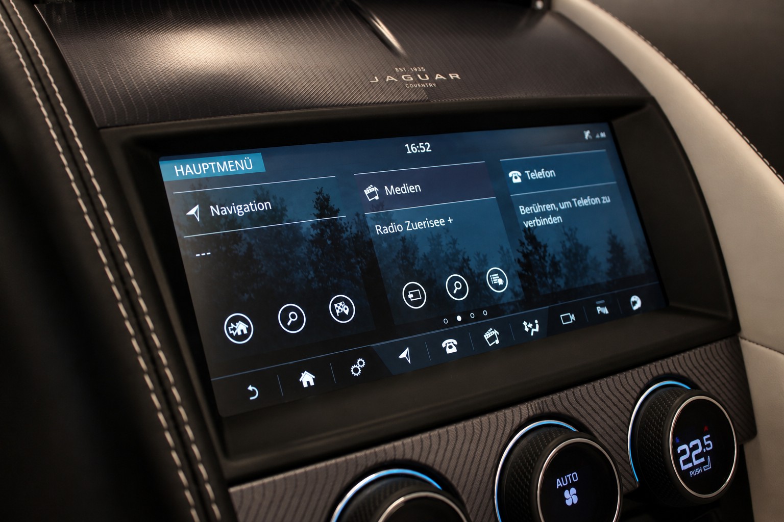 JAGUAR F-Type Convrtible 5.0 V8 R-Dynamic AWD Automatik-image-24