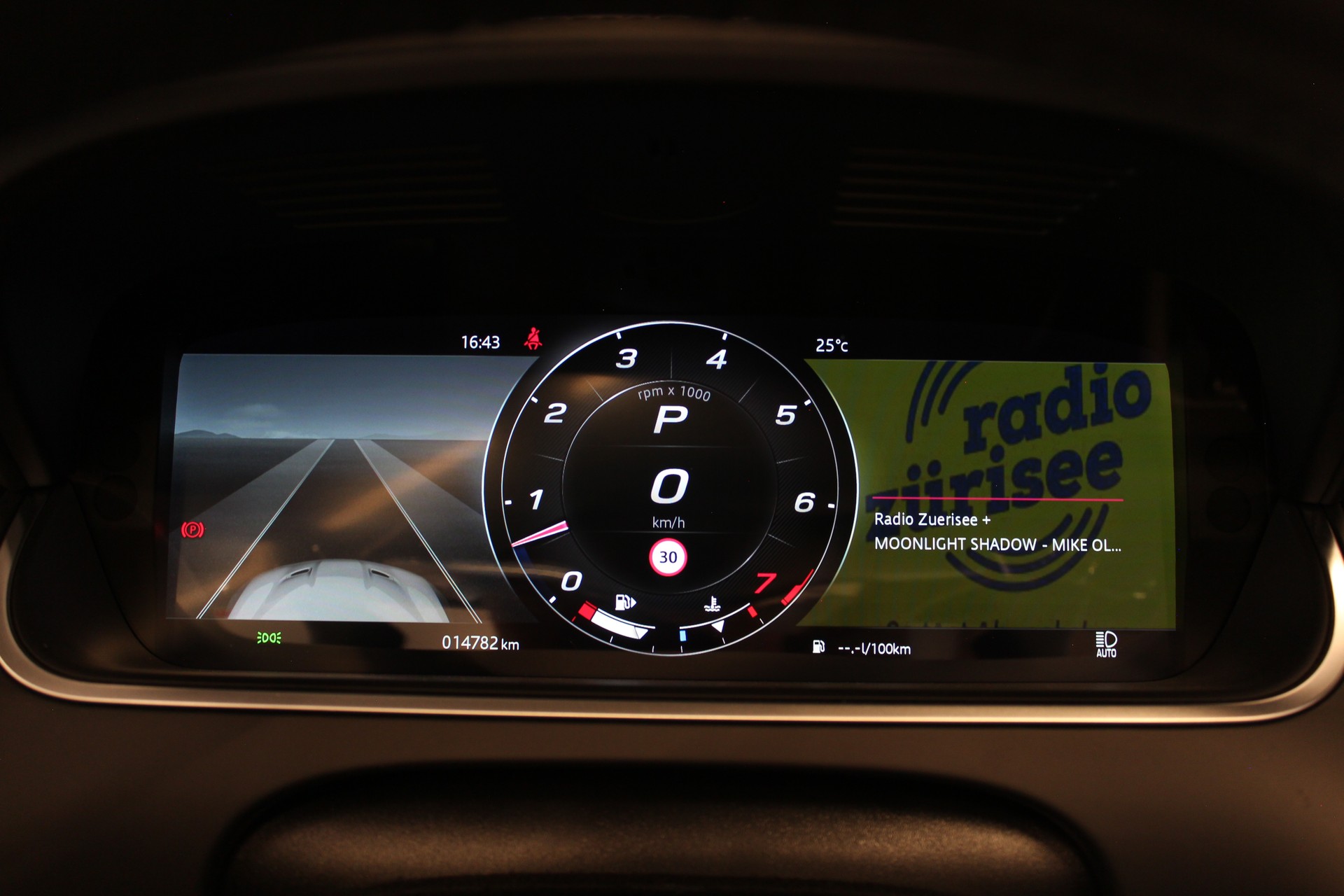 JAGUAR F-Type Convrtible 5.0 V8 R-Dynamic AWD Automatik-image-22