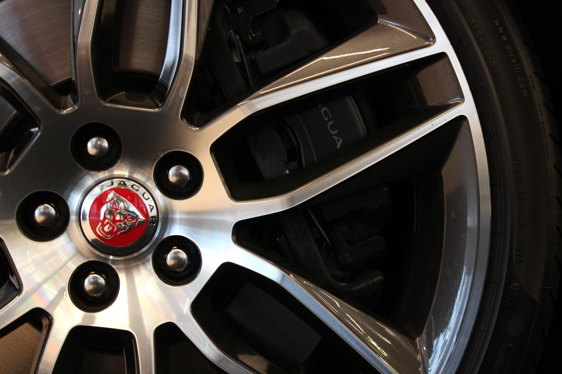 JAGUAR F-Type Convrtible 5.0 V8 R-Dynamic AWD Automatik-image-14