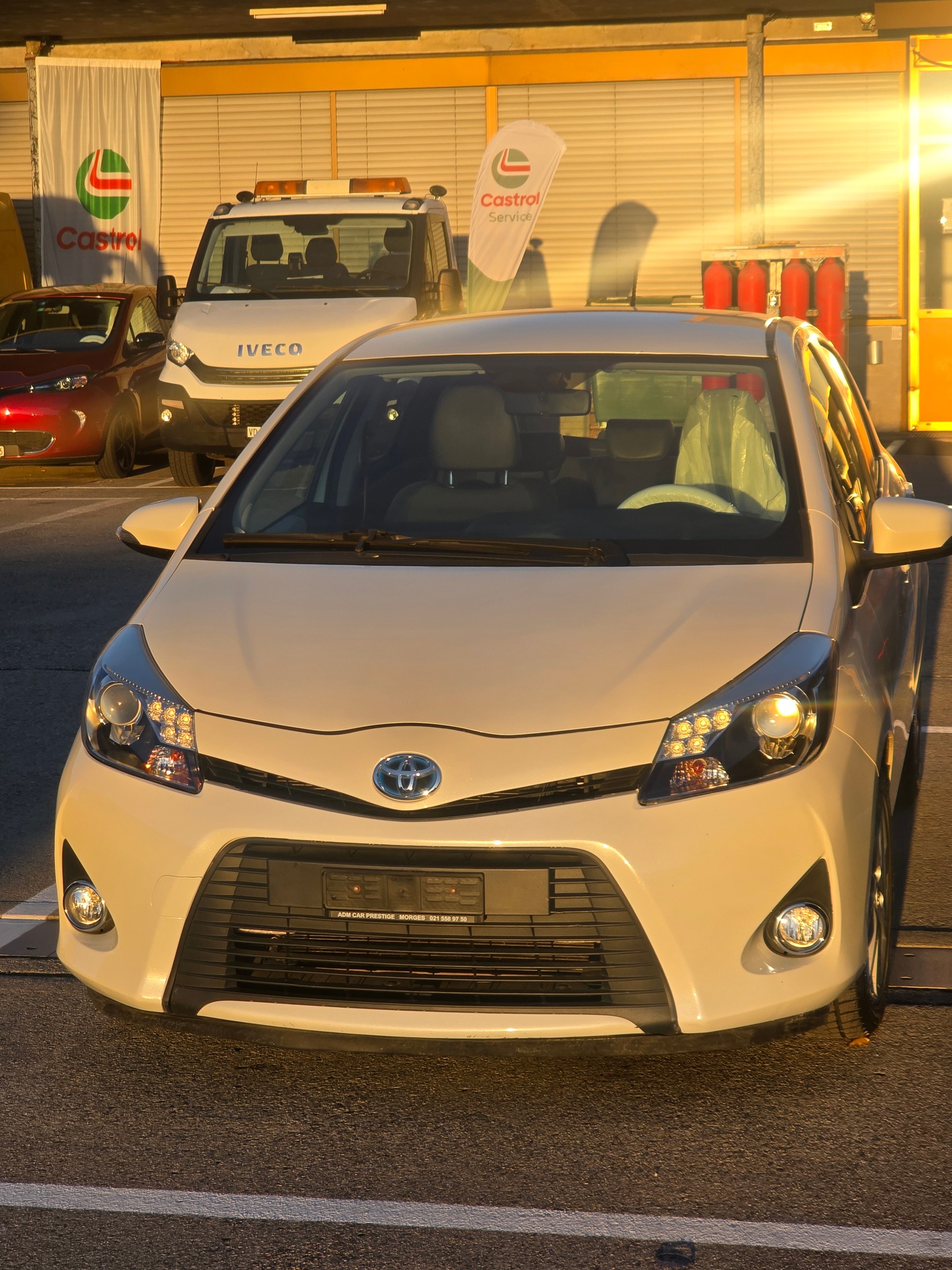 TOYOTA Yaris 1.5 VVT-i Hybrid Sol CVT-image-1