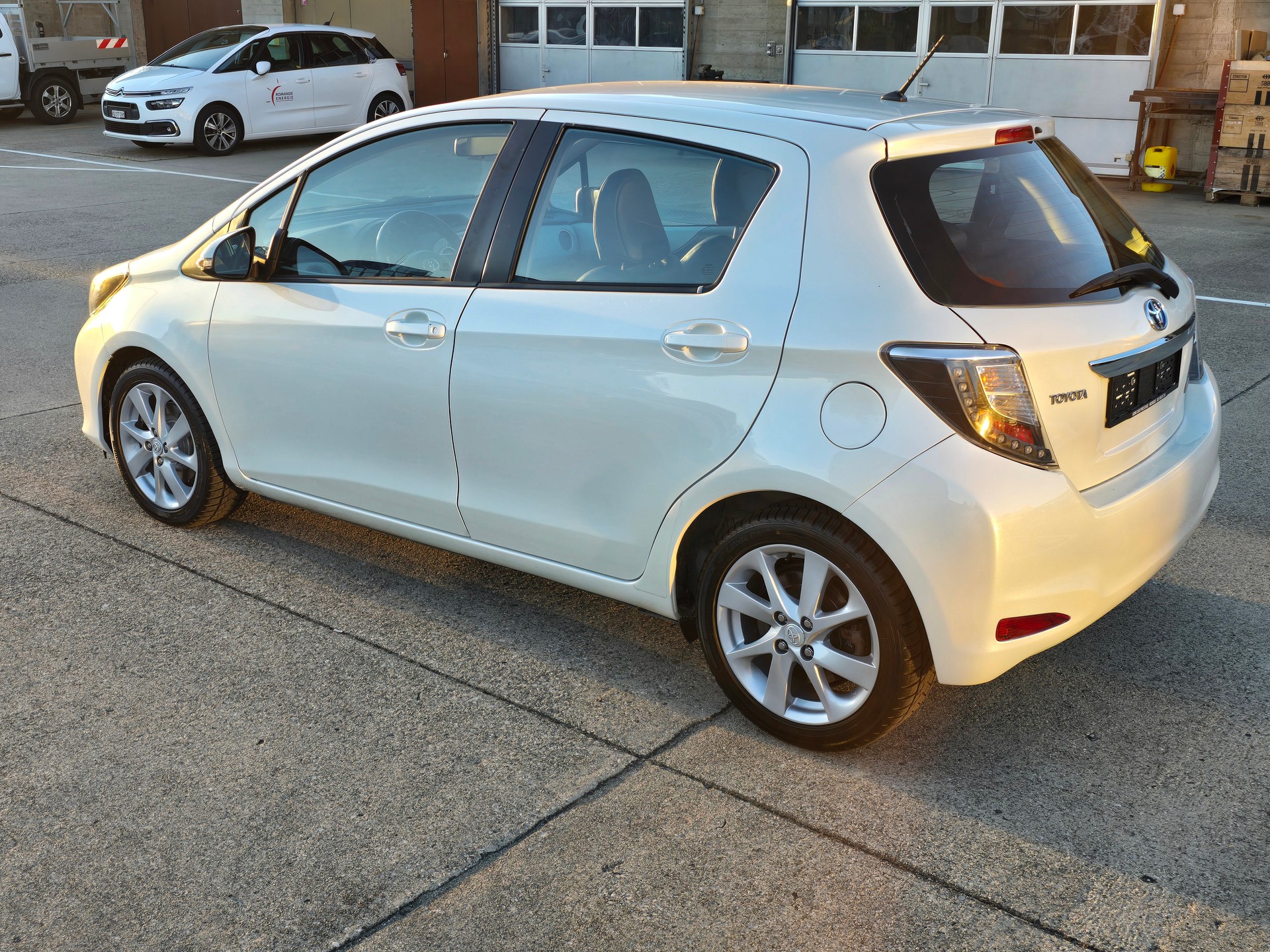 TOYOTA Yaris 1.5 VVT-i Hybrid Sol CVT-image-3