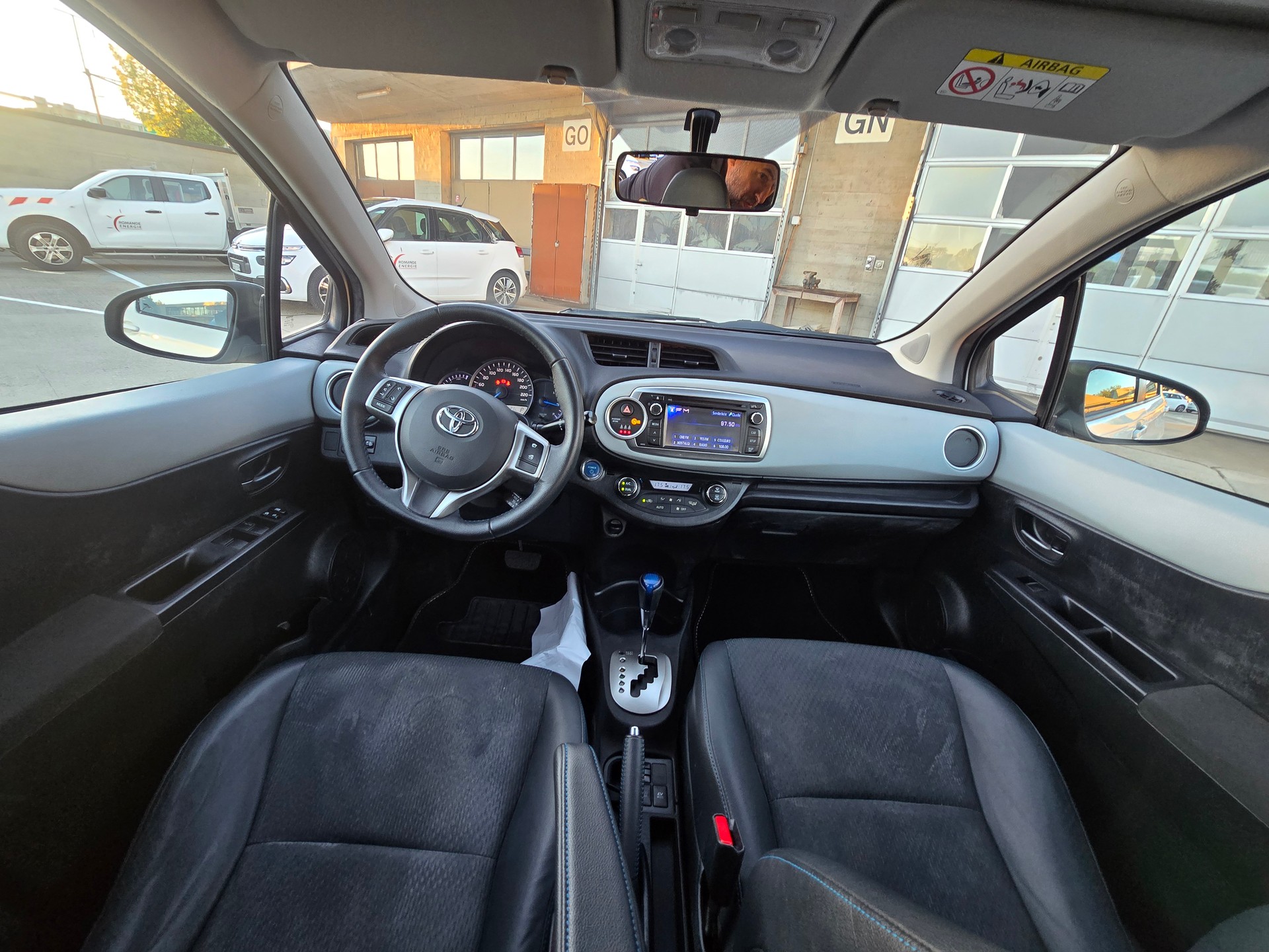 TOYOTA Yaris 1.5 VVT-i Hybrid Sol CVT-image-8