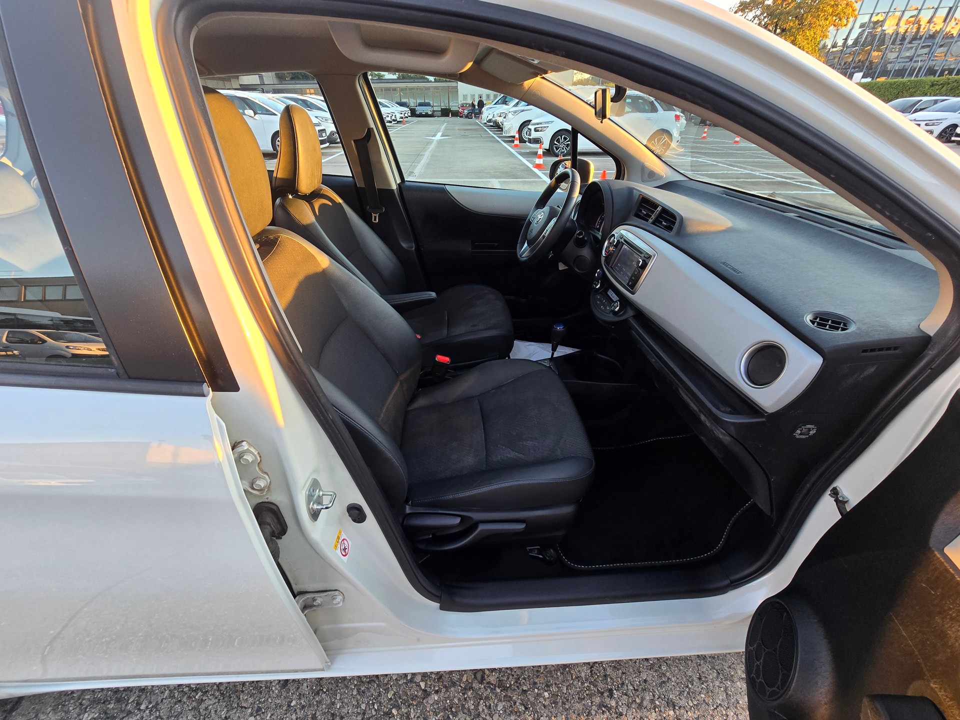 TOYOTA Yaris 1.5 VVT-i Hybrid Sol CVT-image-7