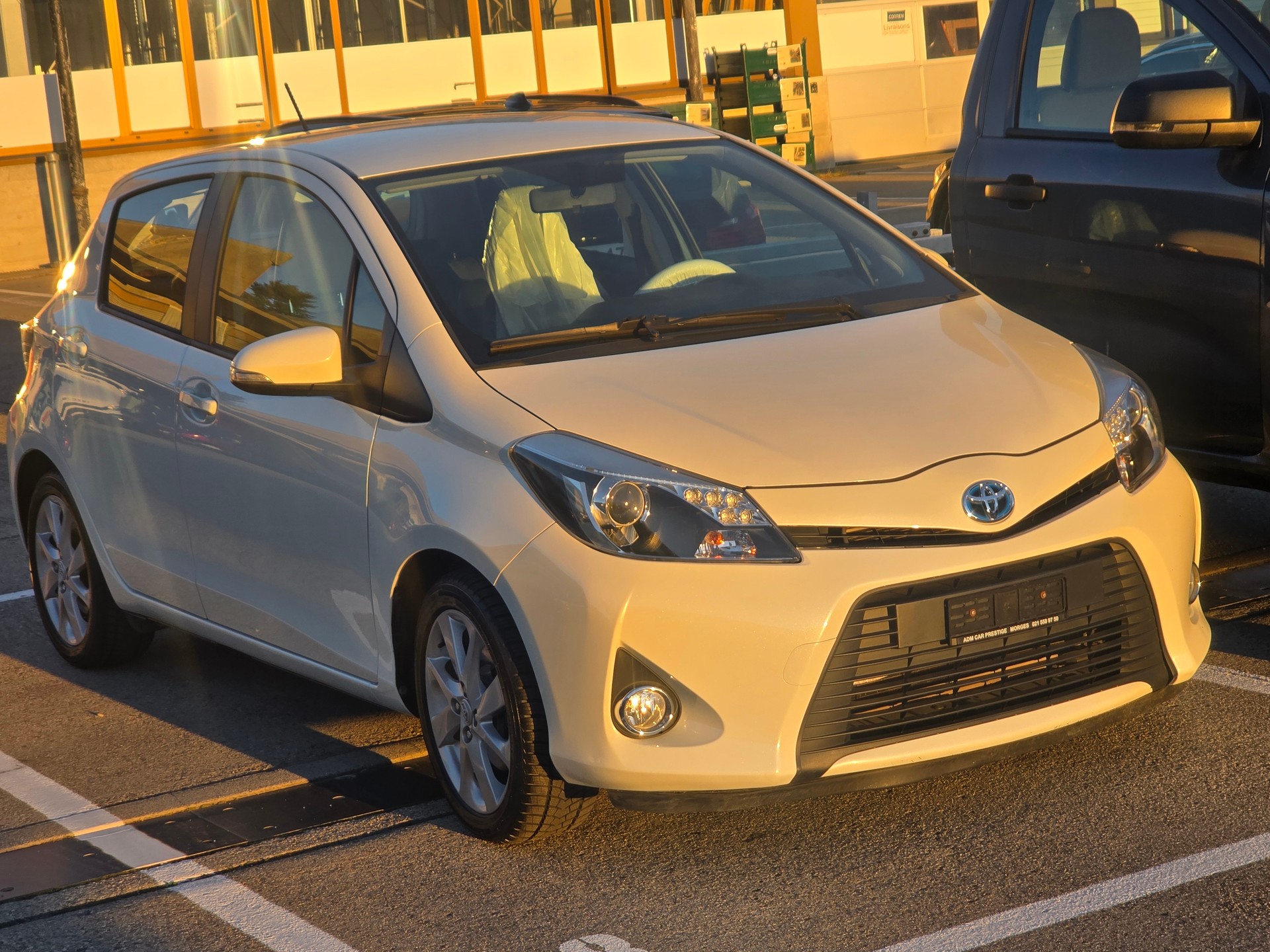 TOYOTA Yaris 1.5 VVT-i Hybrid Sol CVT-image-2