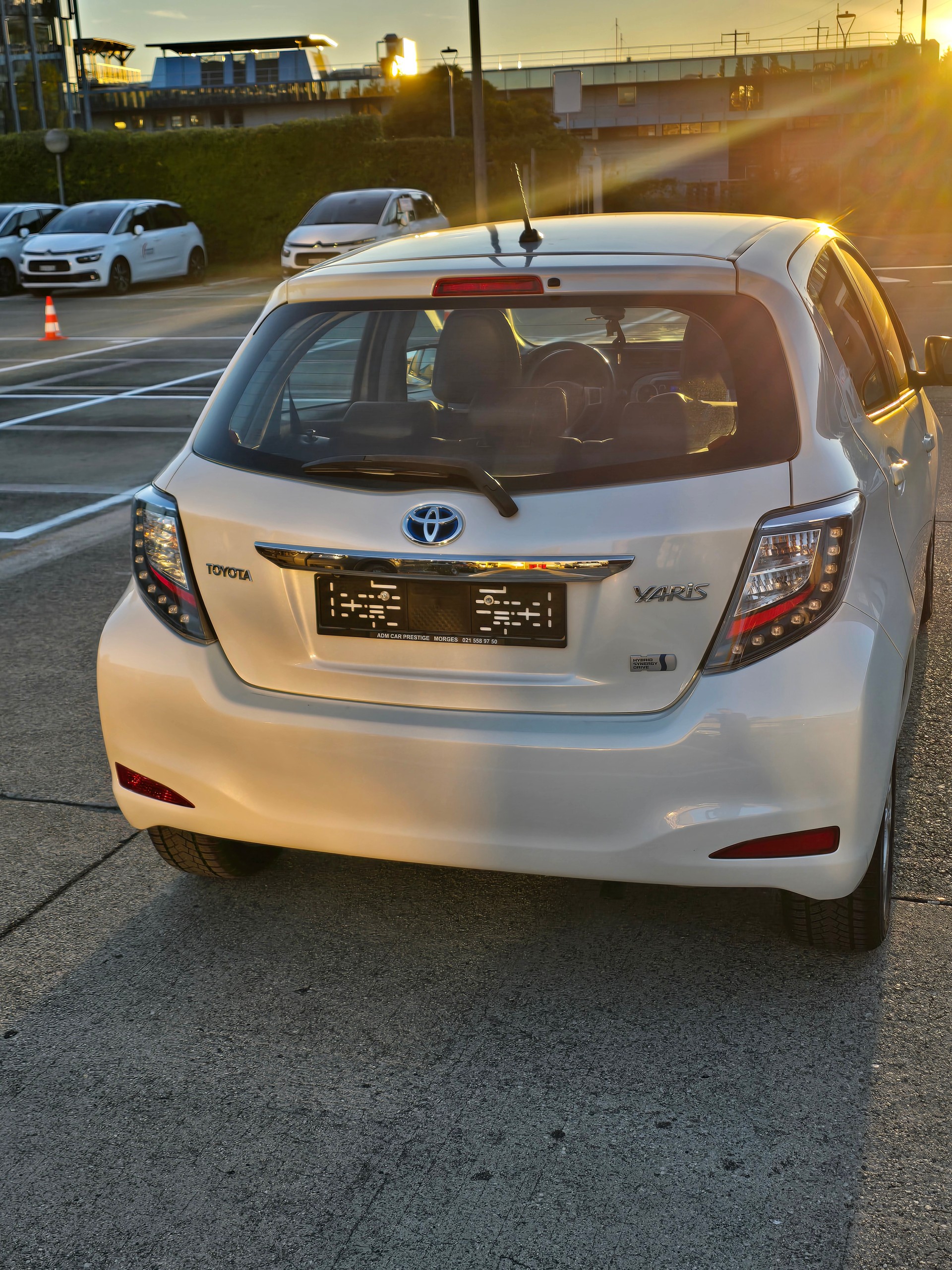 TOYOTA Yaris 1.5 VVT-i Hybrid Sol CVT-image-4