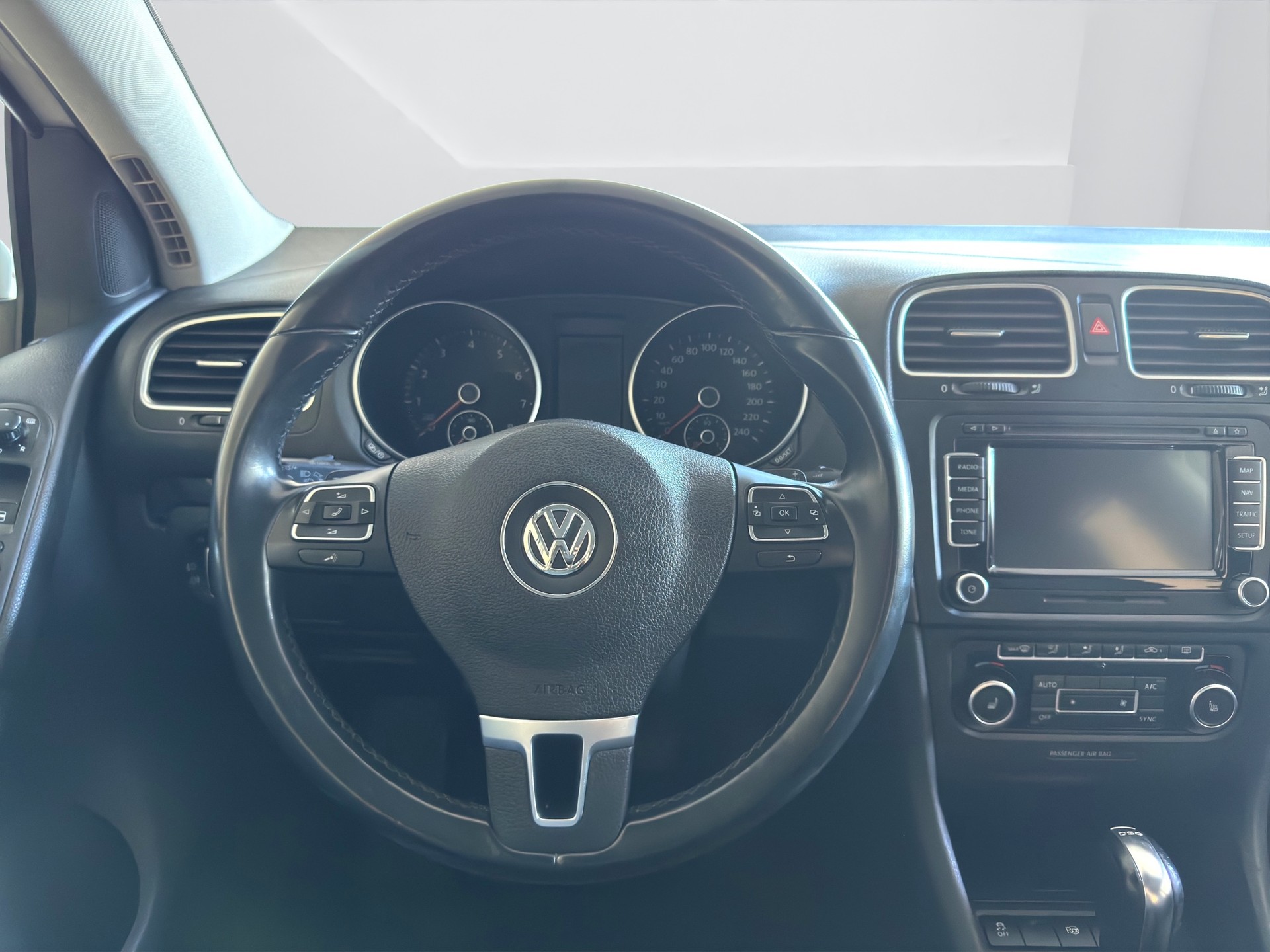 VW Golf 1.4 TSI Team DSG-image-14