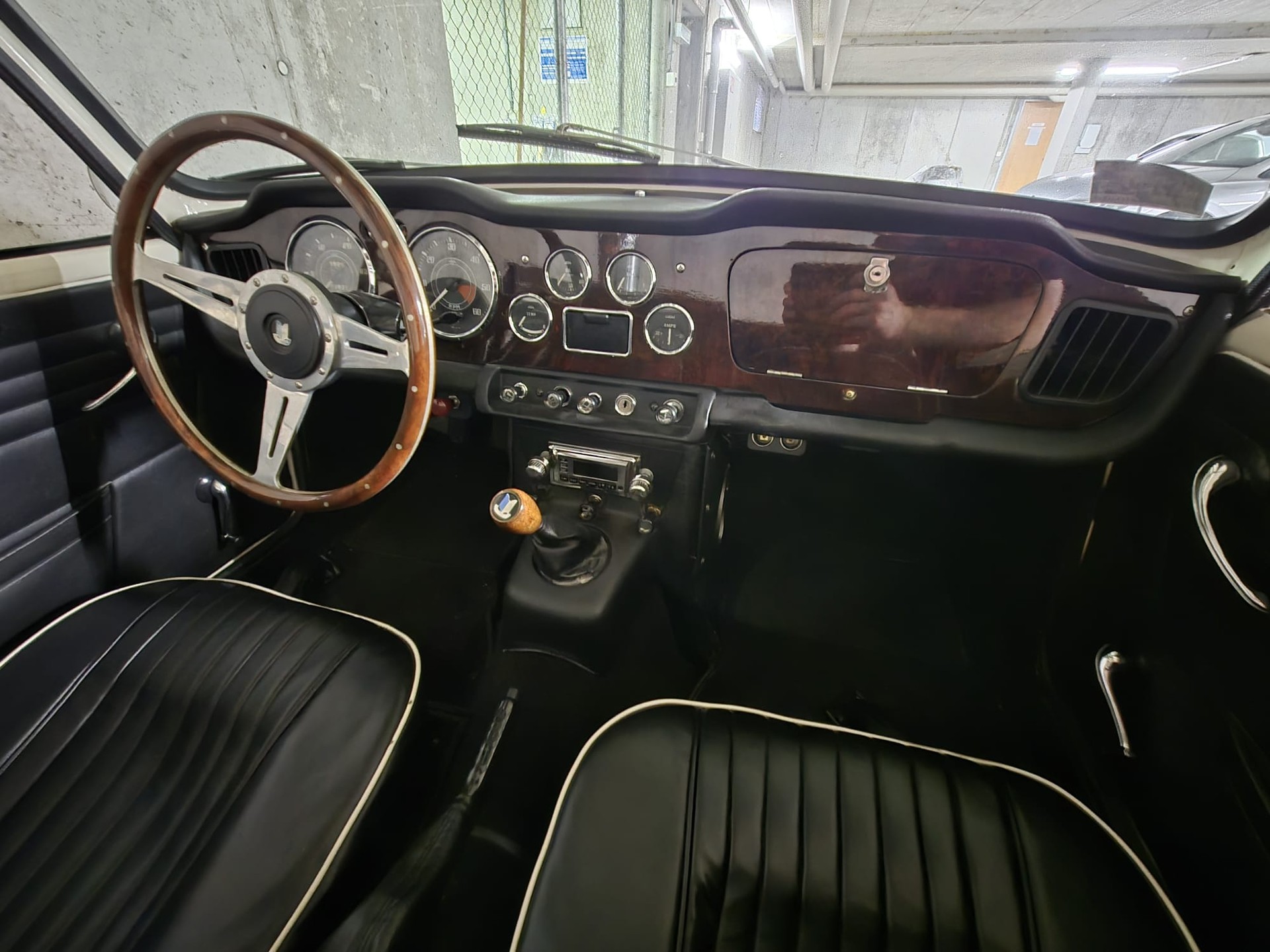 TRIUMPH TR4A-image-3