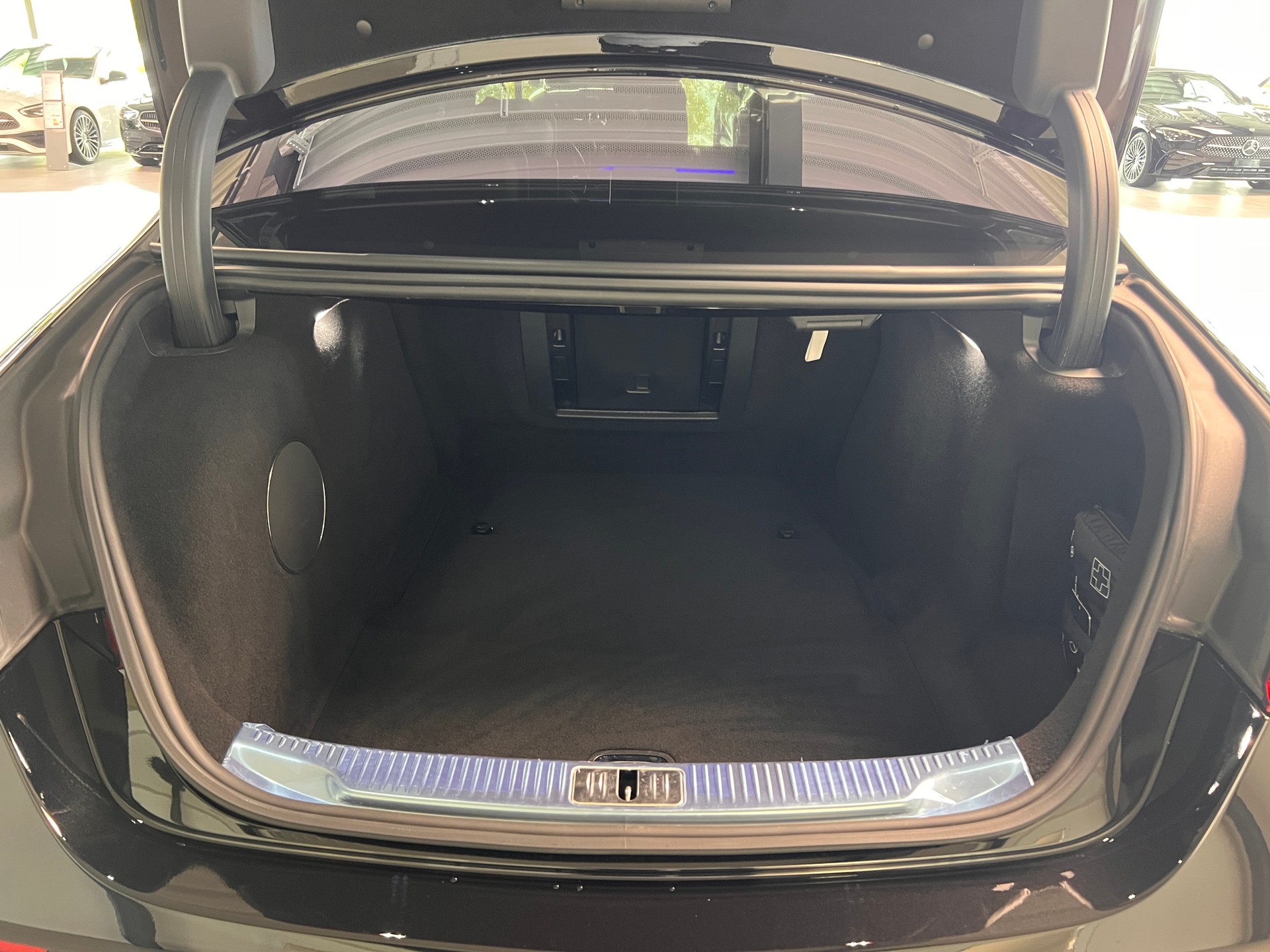 MERCEDES-BENZ S 500 L 4Matic Business Class 9G-Tronic-image-6