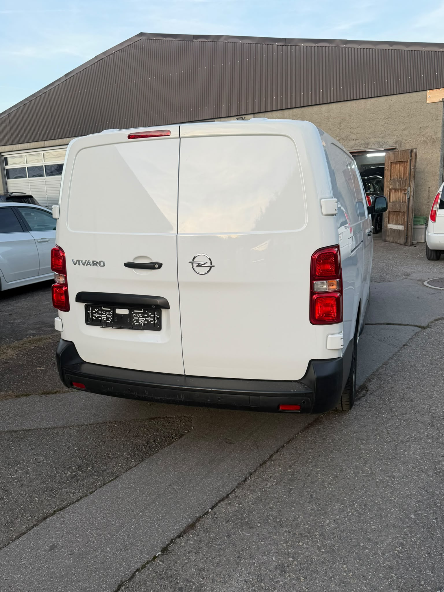 OPEL VIVARO-image-3