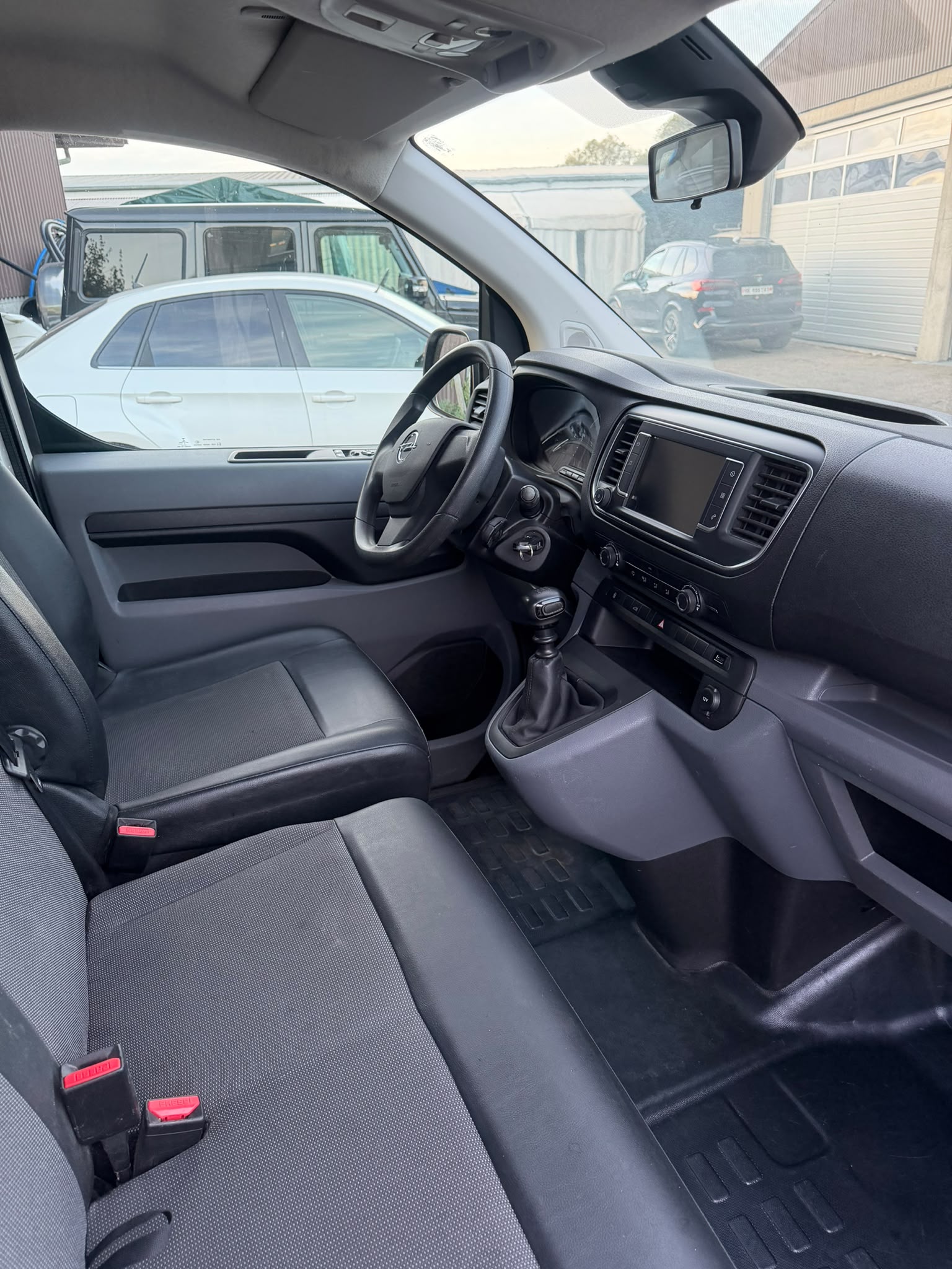 OPEL VIVARO-image-5