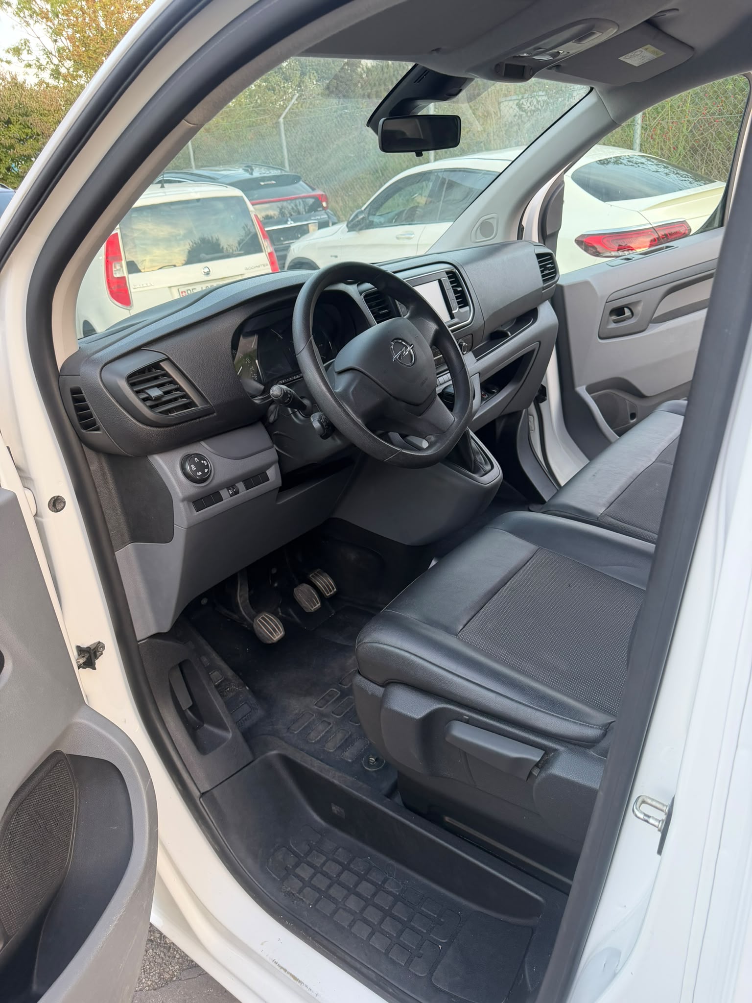 OPEL VIVARO-image-4