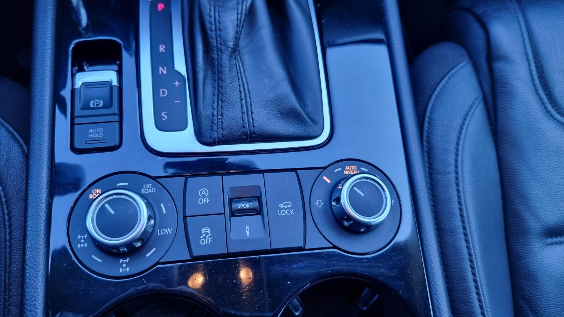 VW Touareg 3.0 TDI BlueMotion Technology Tiptronic-image-9
