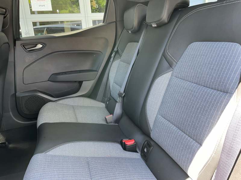 RENAULT Clio 1.6 E-Tech techno-image-11