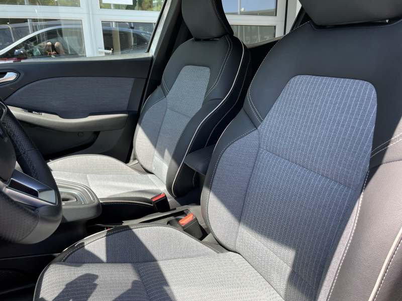 RENAULT Clio 1.6 E-Tech techno-image-4