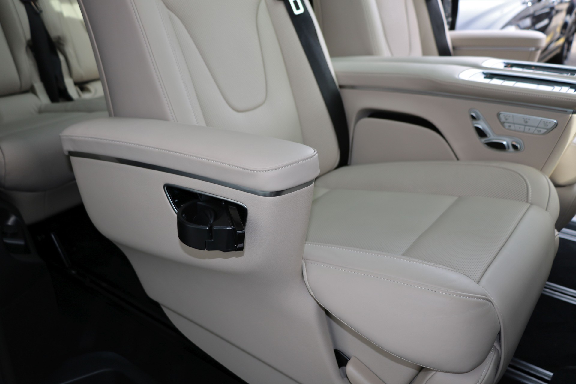 MERCEDES-BENZ V 300 d lang Exclusive 4Matic 9G-Tronic **Luxus-Paket**-image-30