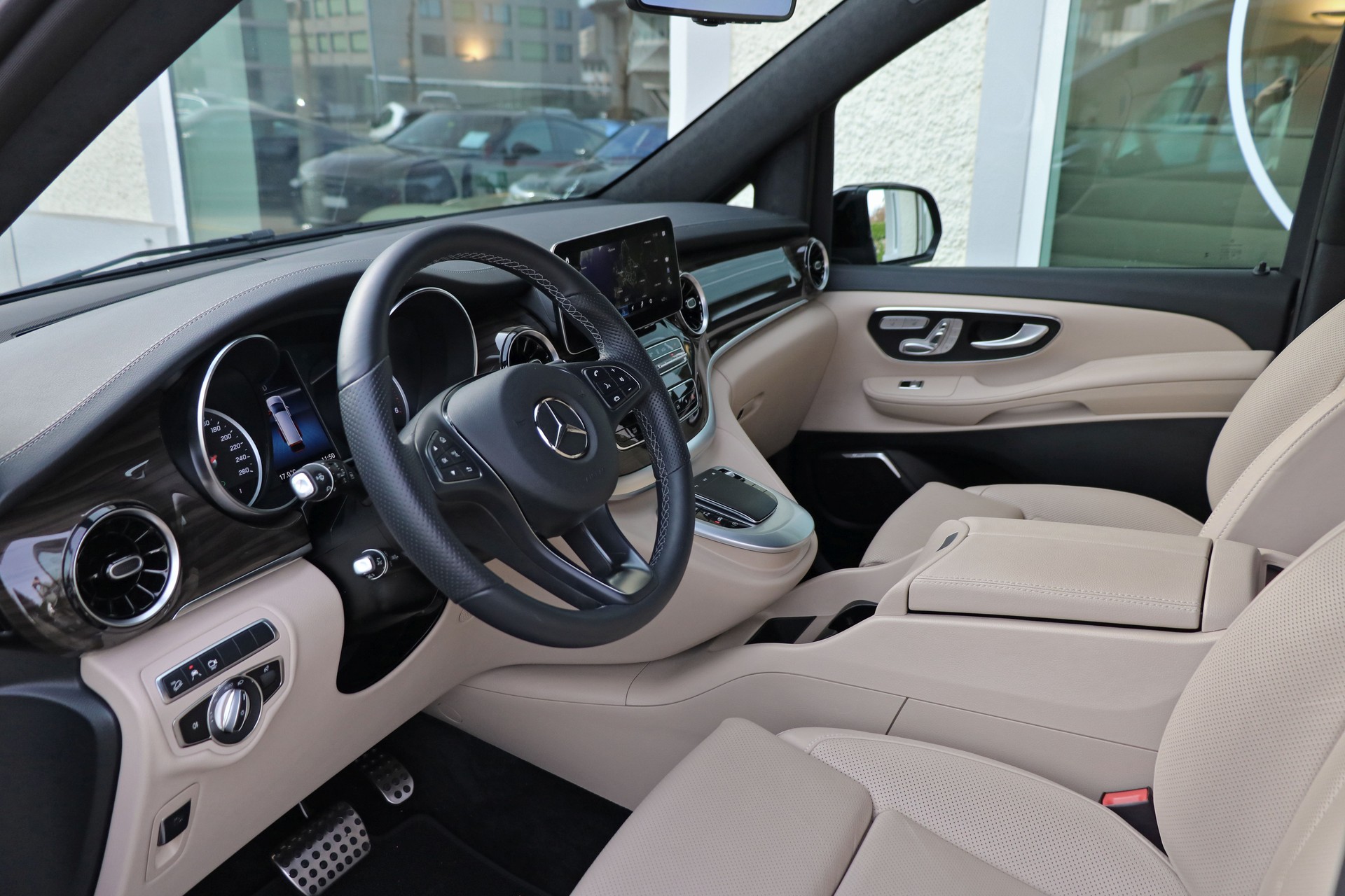 MERCEDES-BENZ V 300 d lang Exclusive 4Matic 9G-Tronic **Luxus-Paket**-image-6