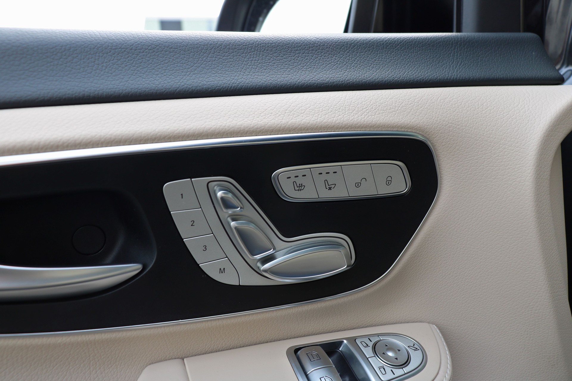 MERCEDES-BENZ V 300 d lang Exclusive 4Matic 9G-Tronic **Luxus-Paket**-image-26
