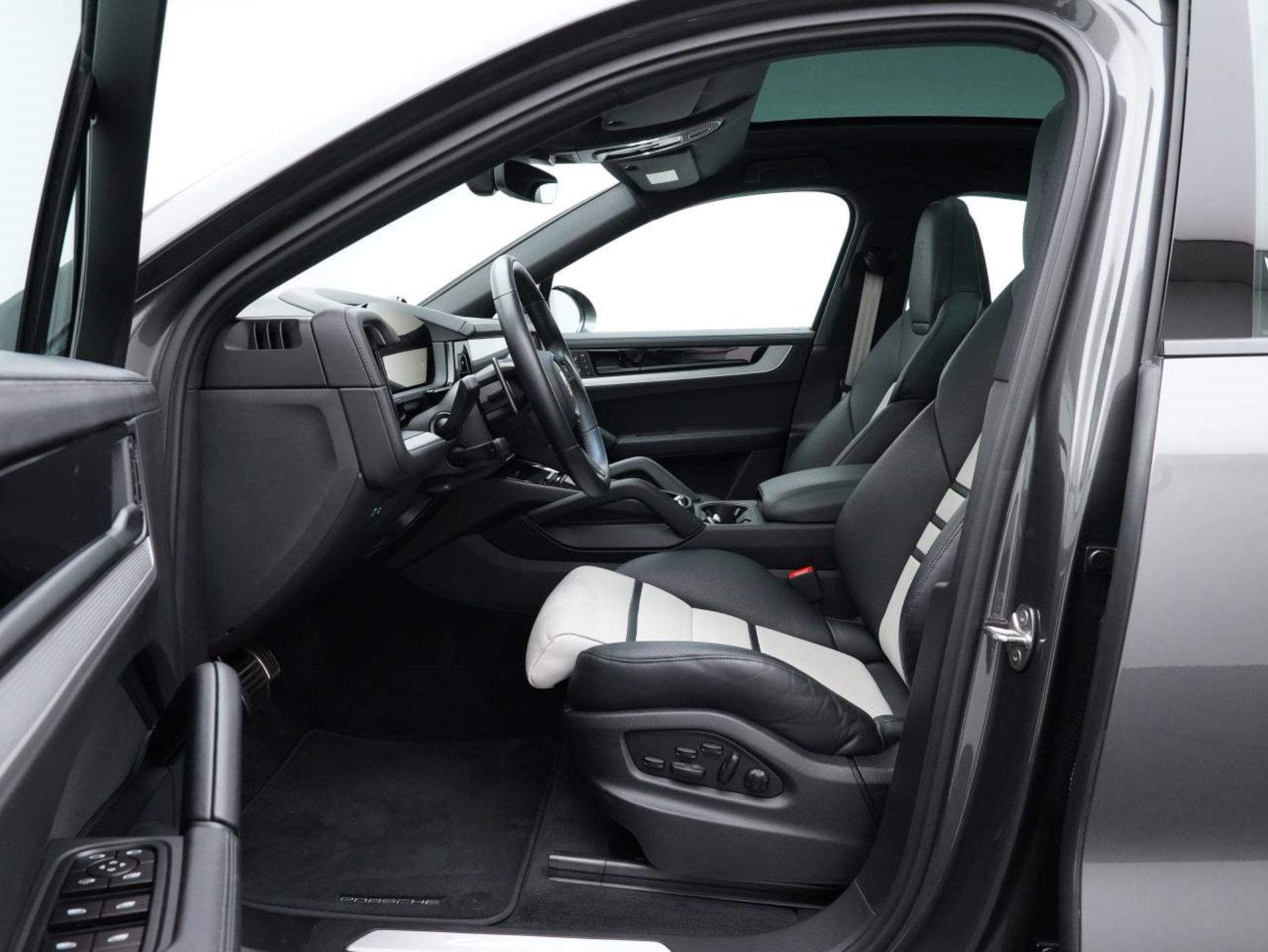 PORSCHE Cayenne S E-Hybrid Coupé-image-4