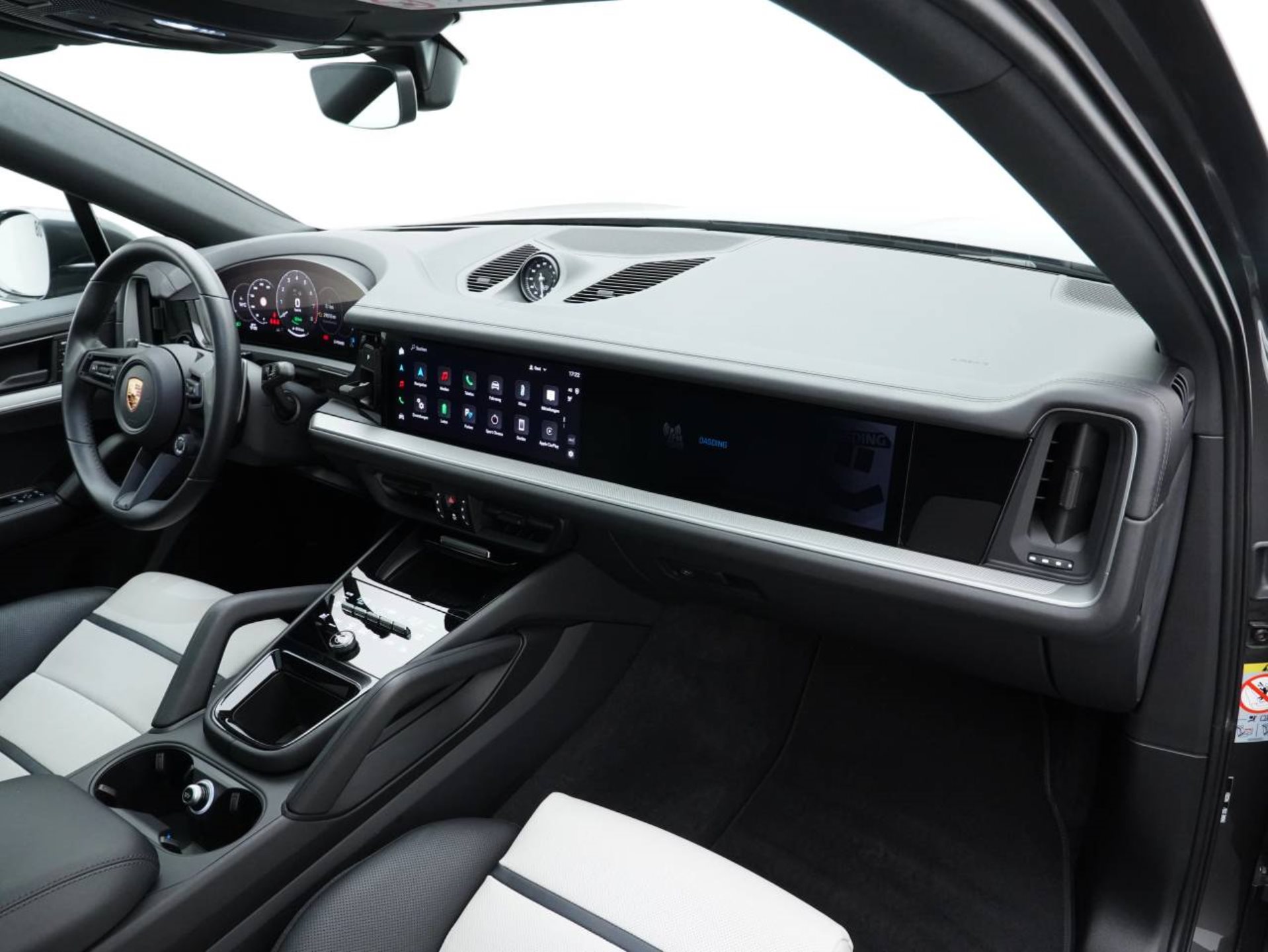 PORSCHE Cayenne S E-Hybrid Coupé-image-23