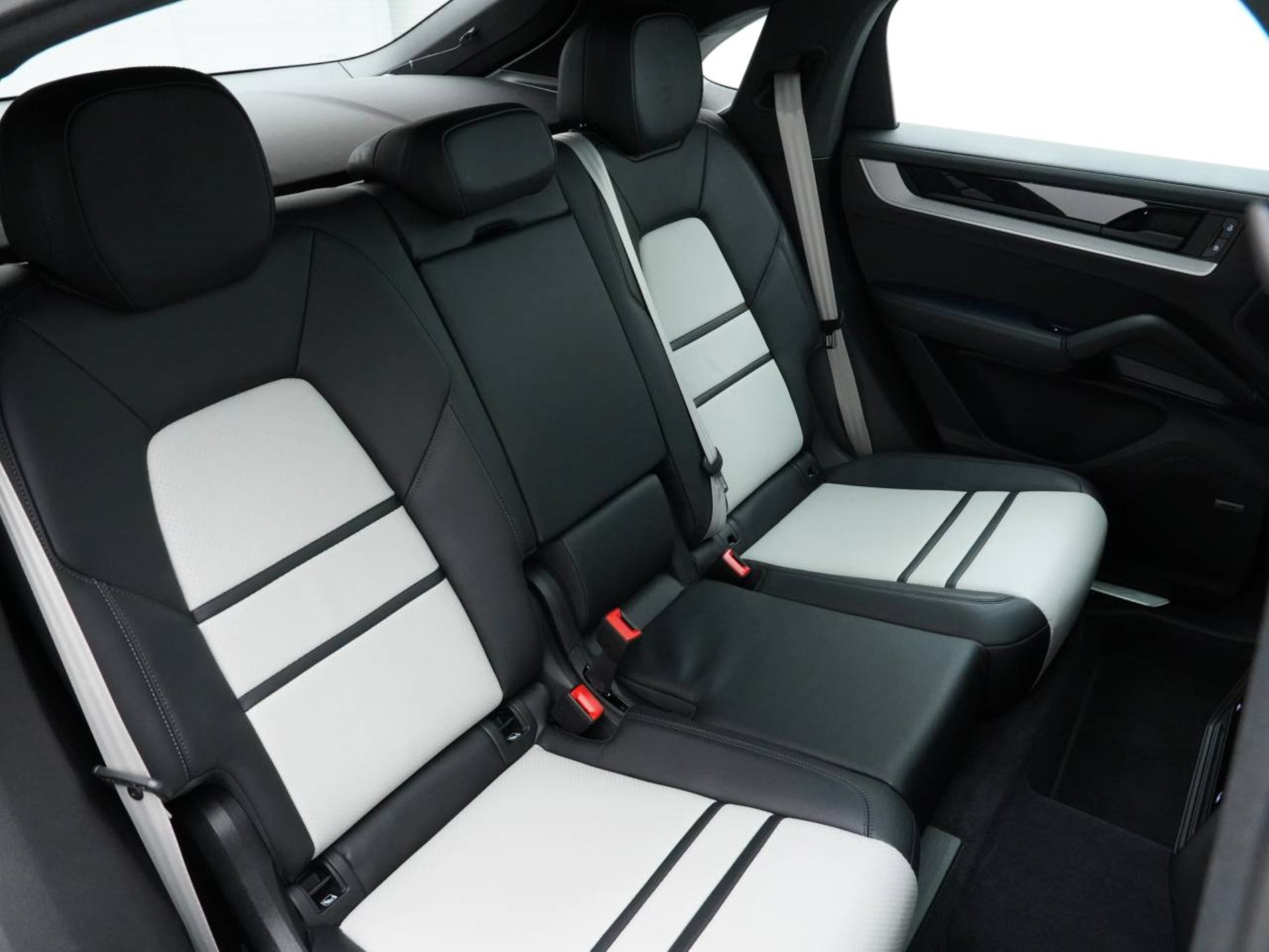 PORSCHE Cayenne S E-Hybrid Coupé-image-28