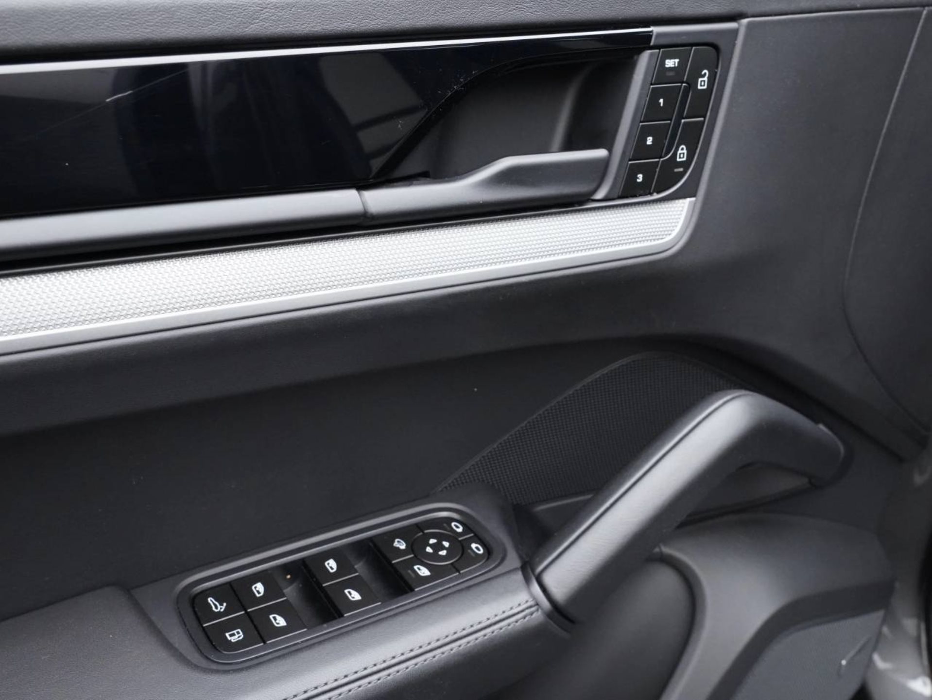 PORSCHE Cayenne S E-Hybrid Coupé-image-21