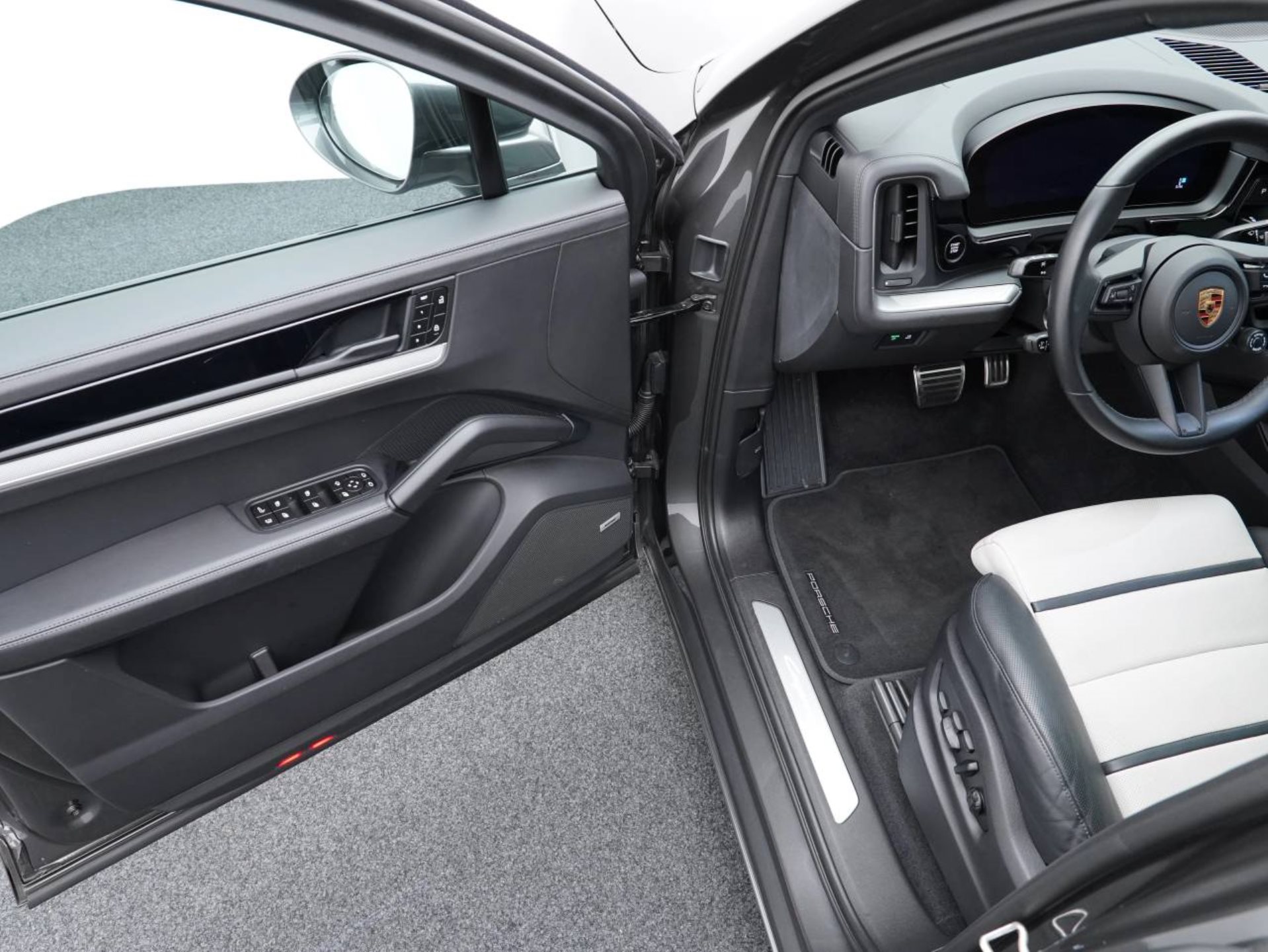 PORSCHE Cayenne S E-Hybrid Coupé-image-3