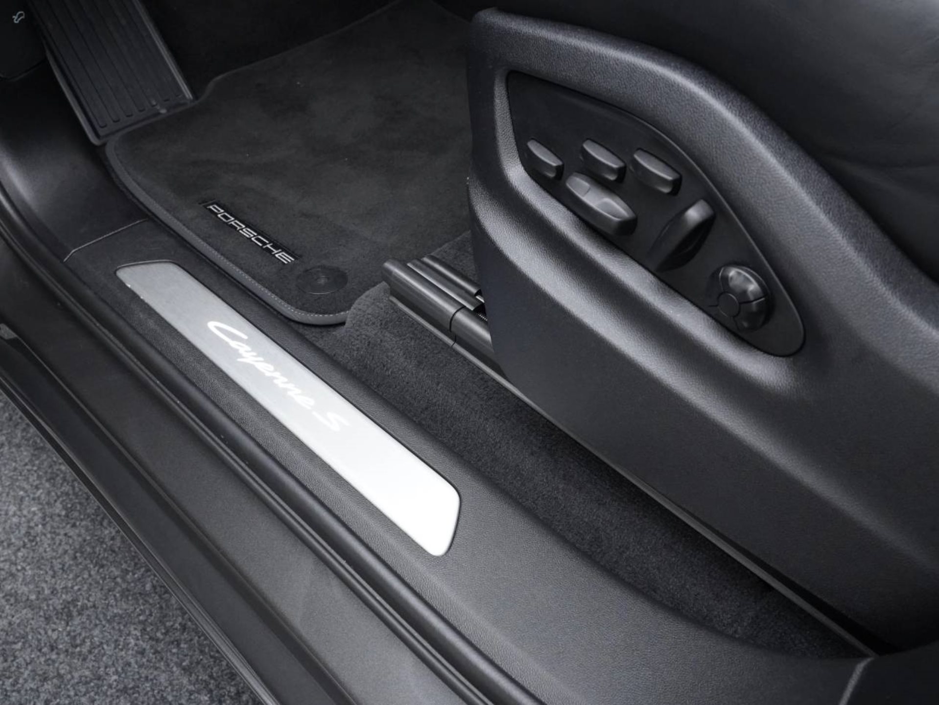 PORSCHE Cayenne S E-Hybrid Coupé-image-22