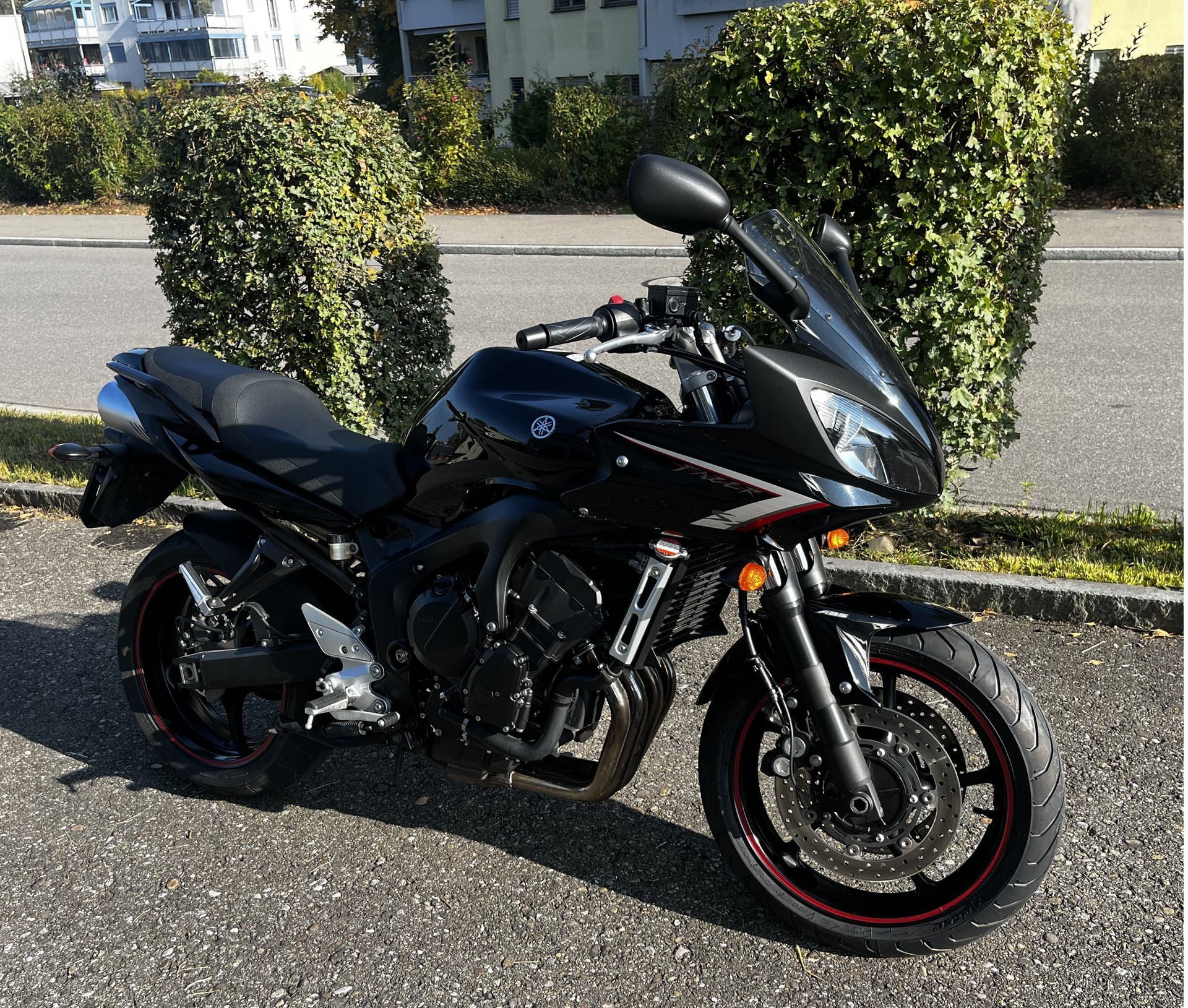 YAMAHA FZ6-showroom-element-1