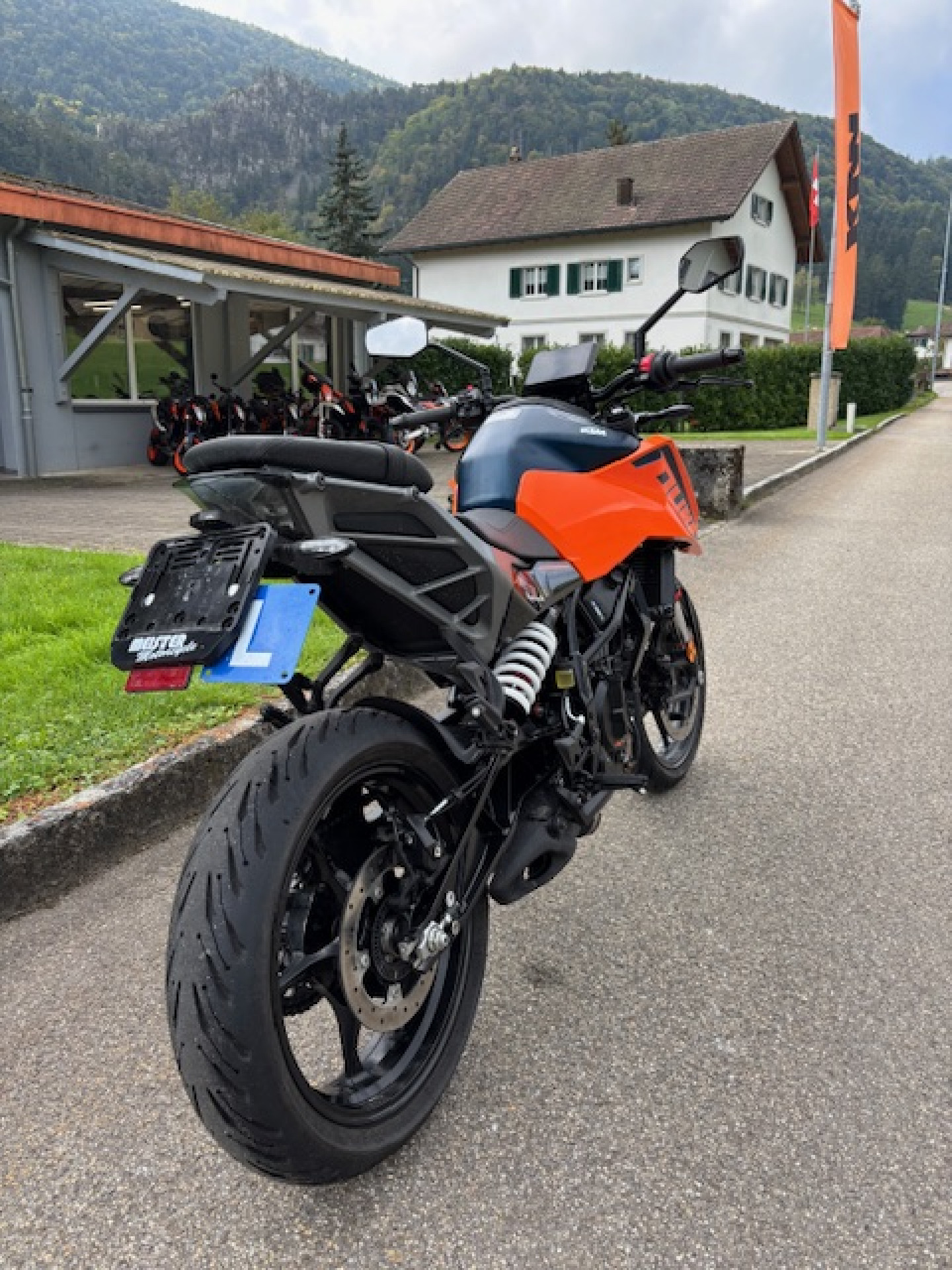 KTM 125 Duke-image-2