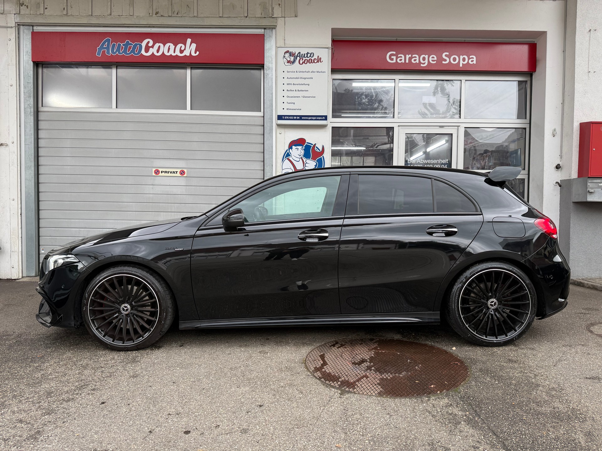 MERCEDES-BENZ A 220 AMG Line 7G-DCT 4Matic-image-2