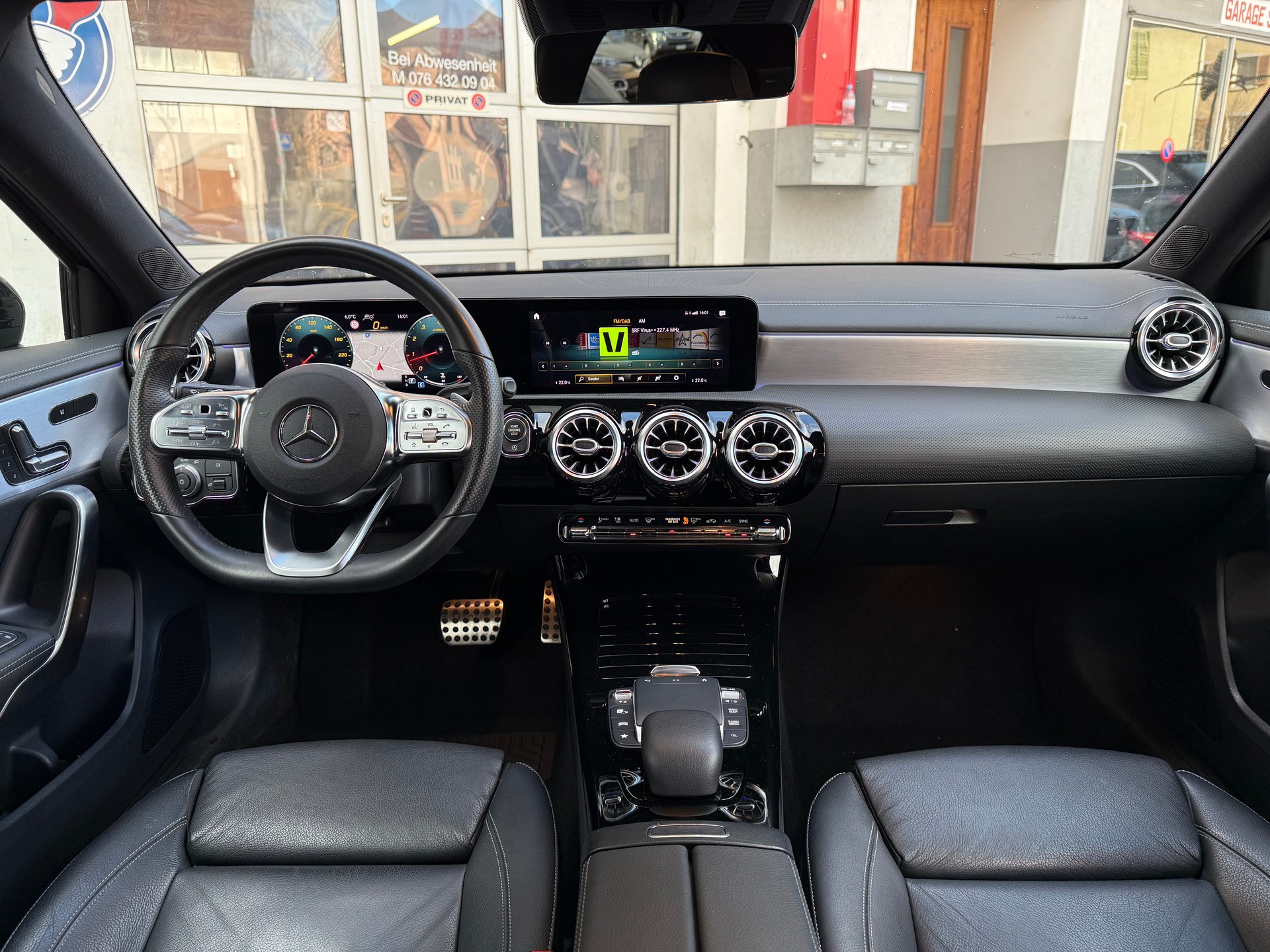 MERCEDES-BENZ A 220 AMG Line 7G-DCT 4Matic-image-4