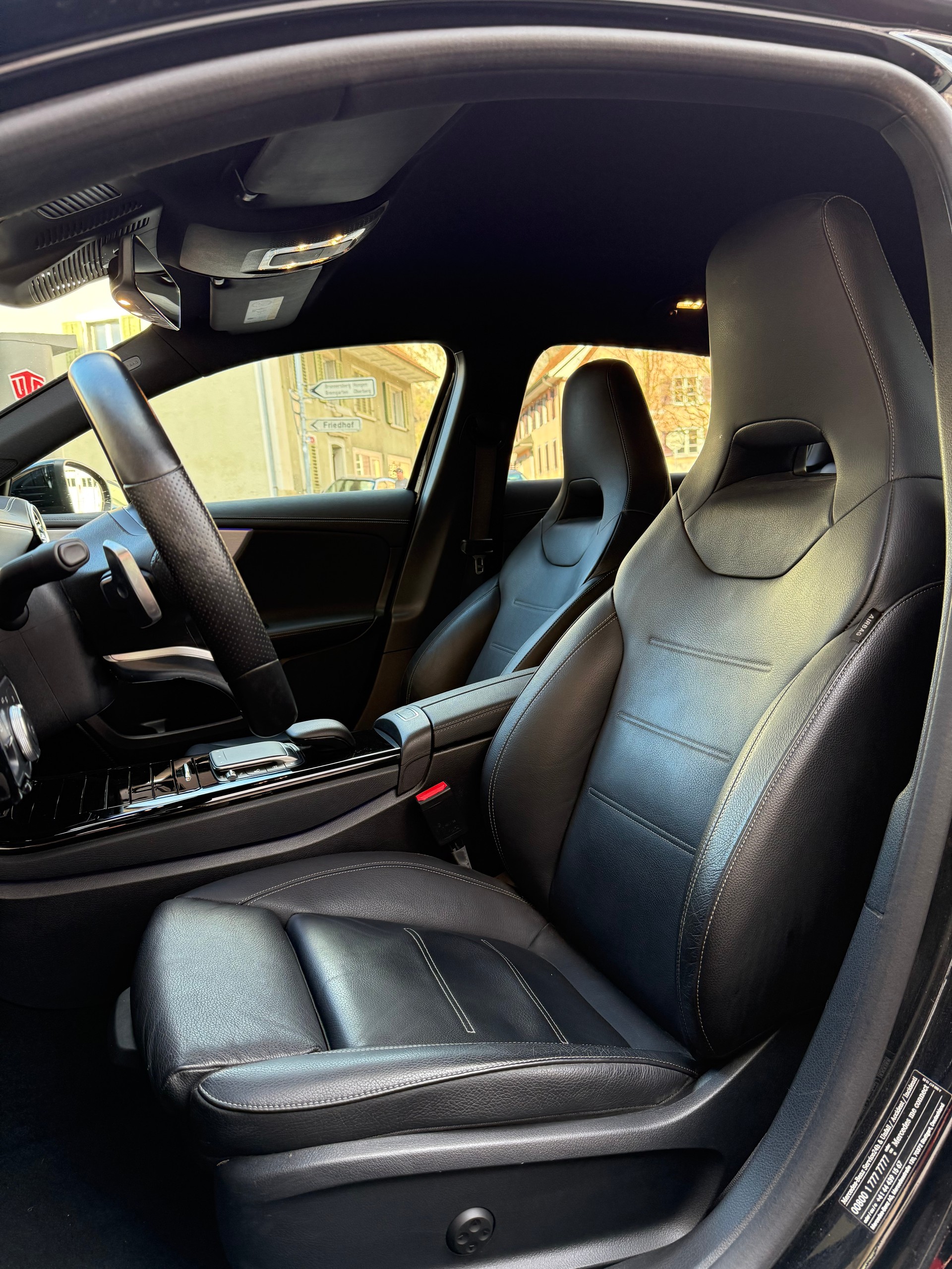 MERCEDES-BENZ A 220 AMG Line 7G-DCT 4Matic-image-5