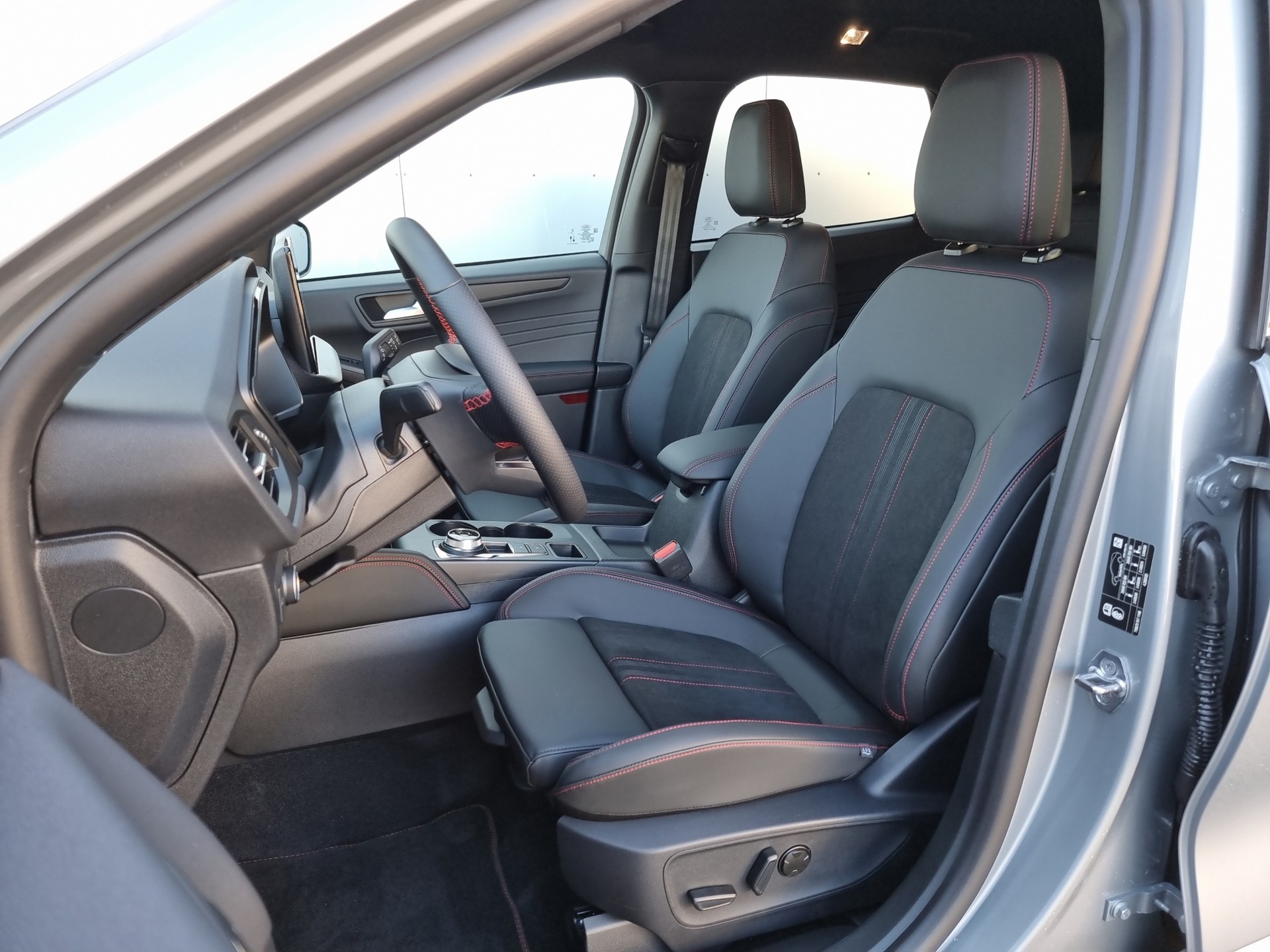 FORD Kuga 2.5 Hybrid ST-Line X 4x4-image-12