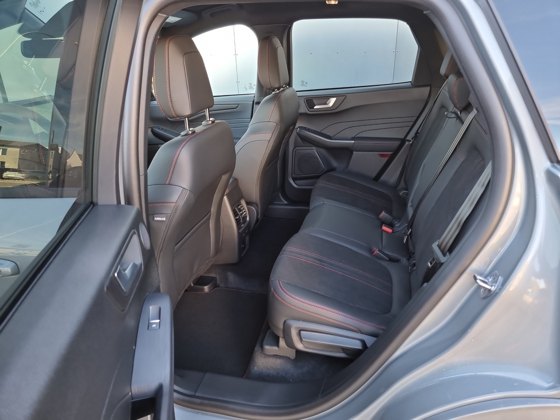 FORD Kuga 2.5 Hybrid ST-Line X 4x4-image-13