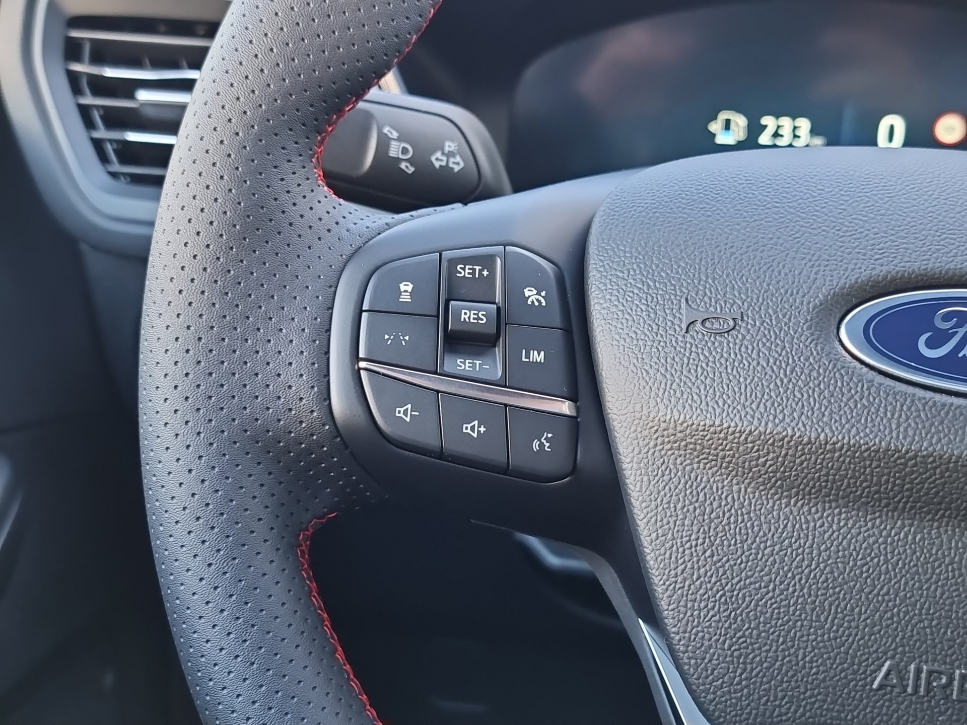 FORD Kuga 2.5 Hybrid ST-Line X 4x4-image-11