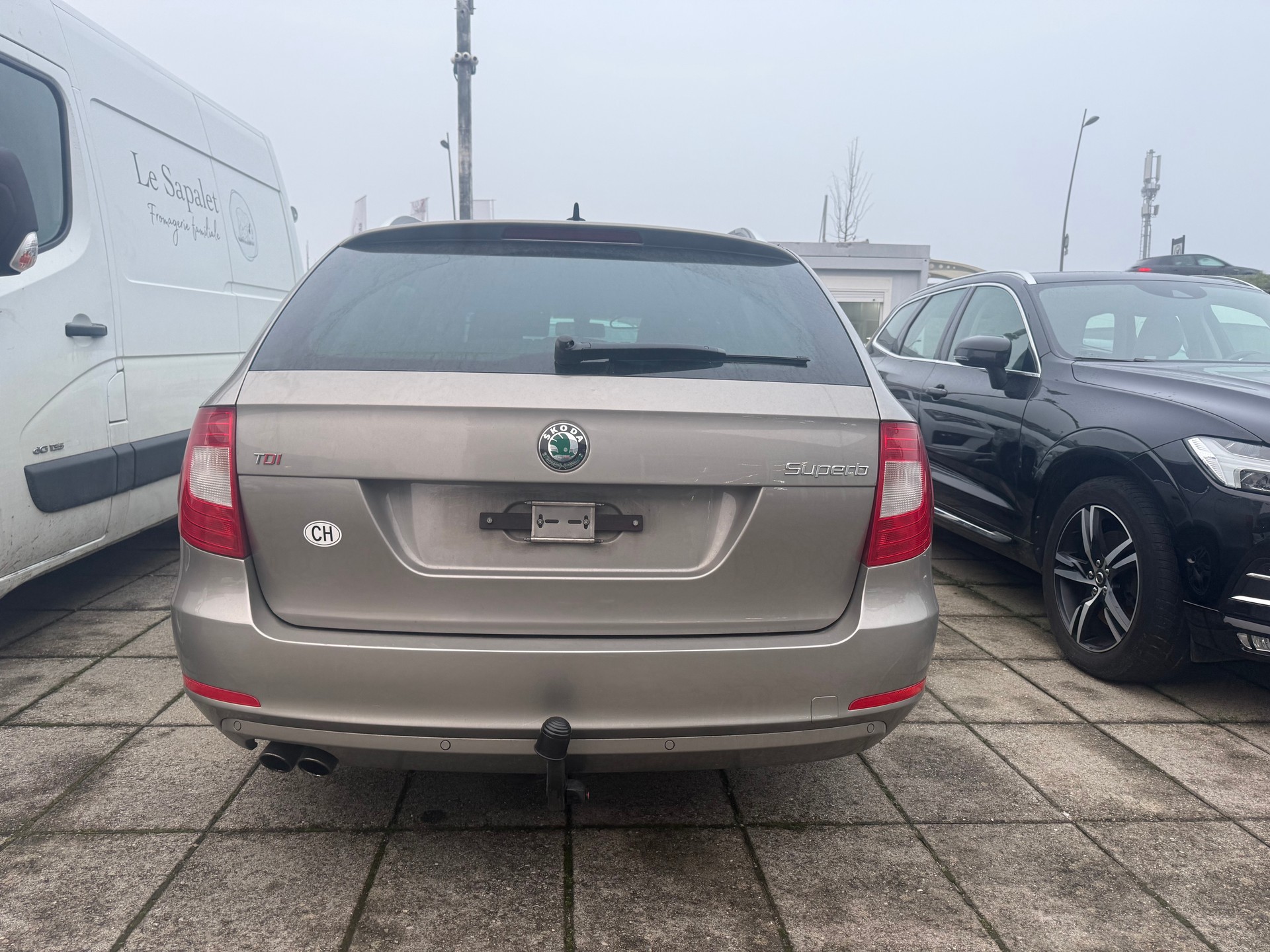 SKODA Superb Combi 2.0 TDi Elegance DSG-image-7