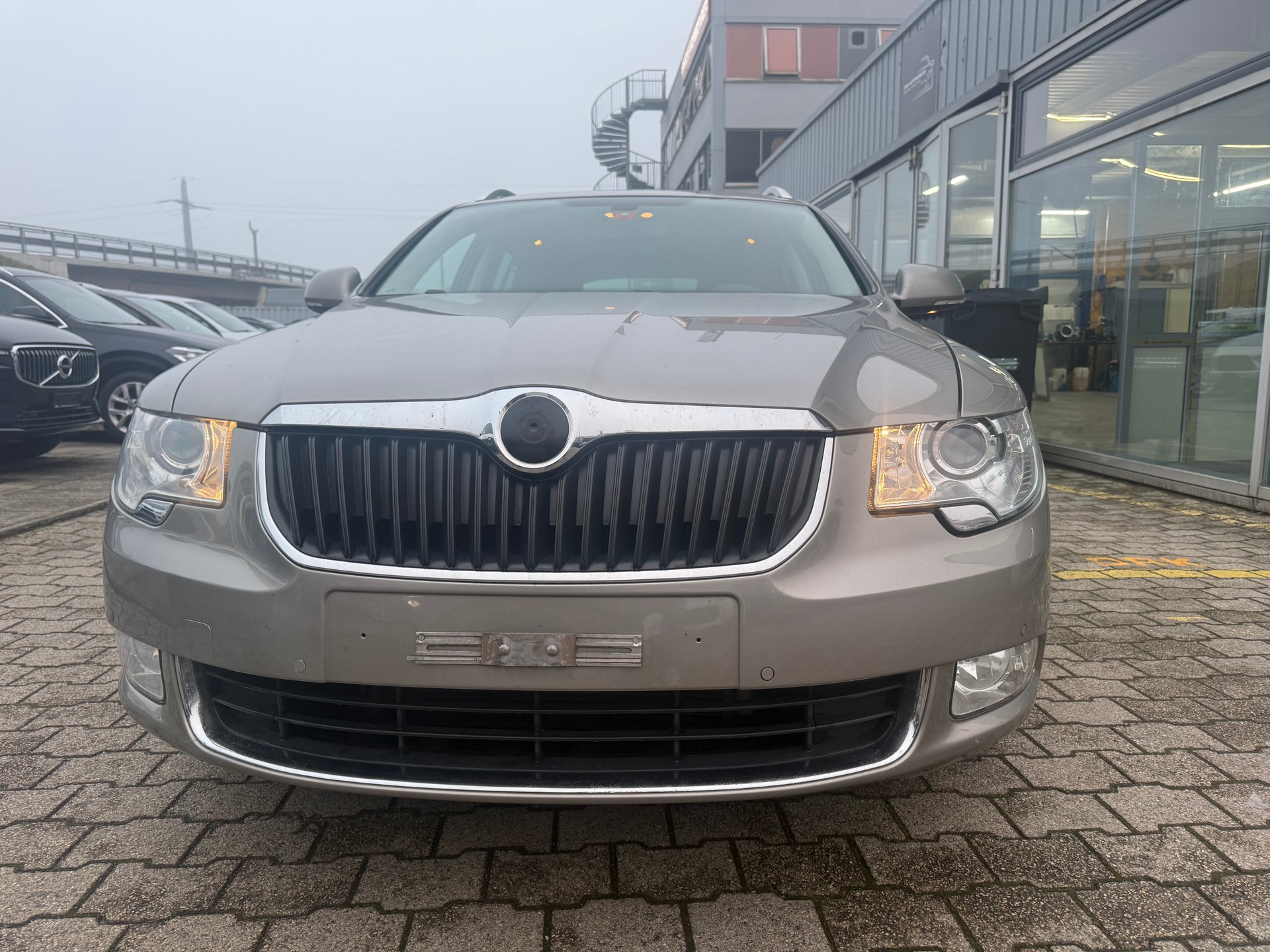 SKODA Superb Combi 2.0 TDi Elegance DSG-image-0
