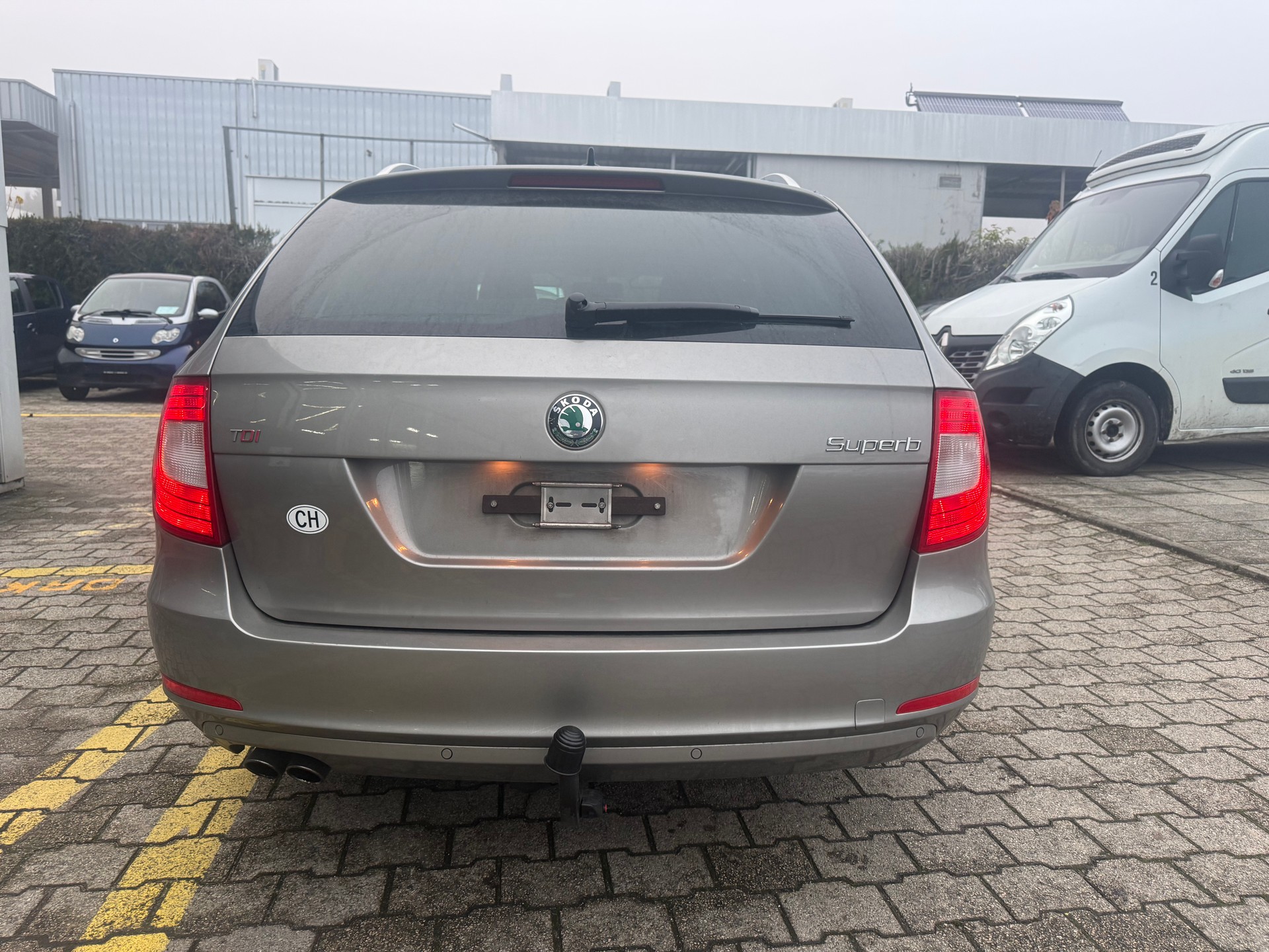 SKODA Superb Combi 2.0 TDi Elegance DSG-image-6