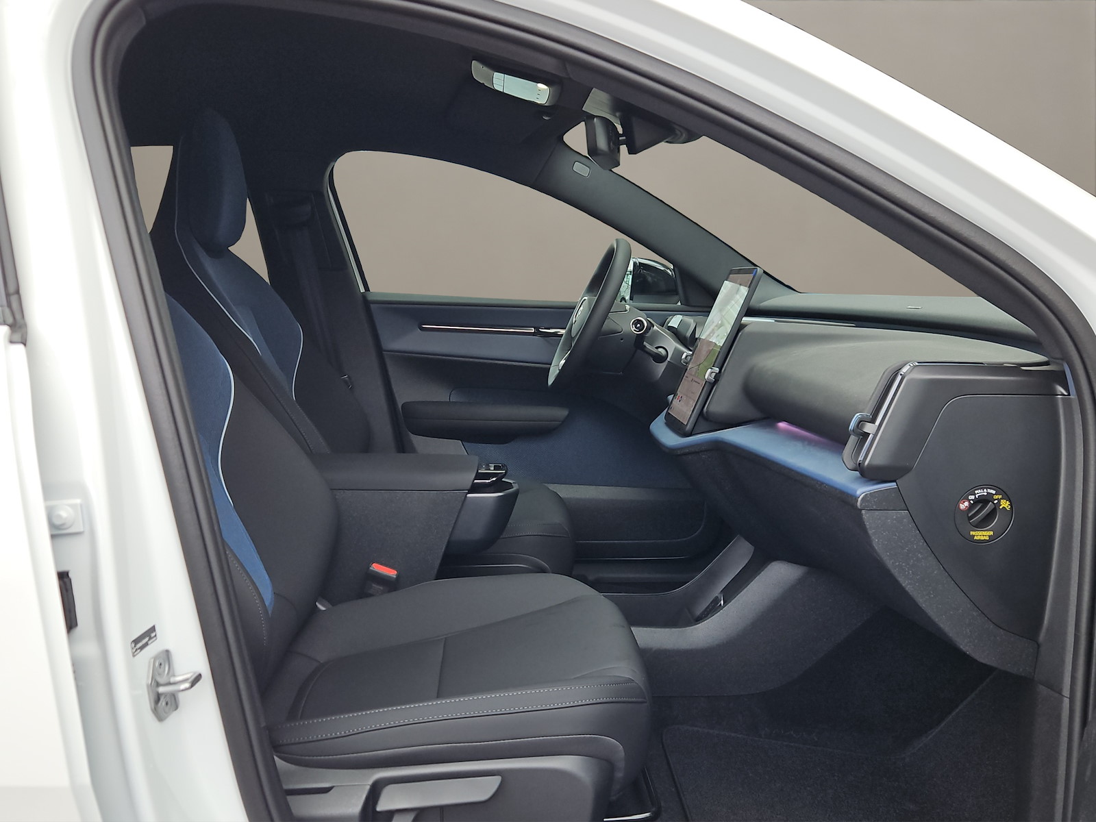 VOLVO EX 30 E60 Plus-image-12