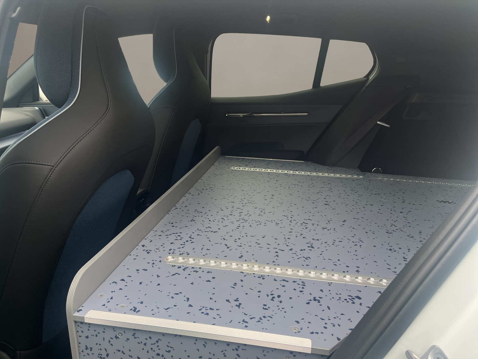 VOLVO EX 30 E60 Plus Worker-image-9