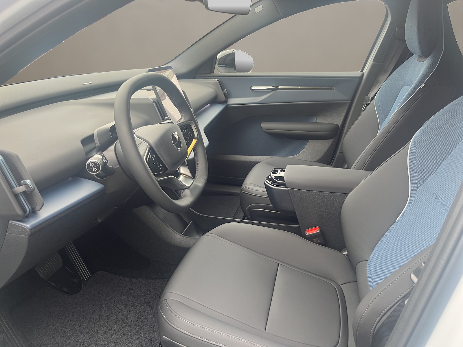 VOLVO EX 30 E60 Plus Worker-image-8