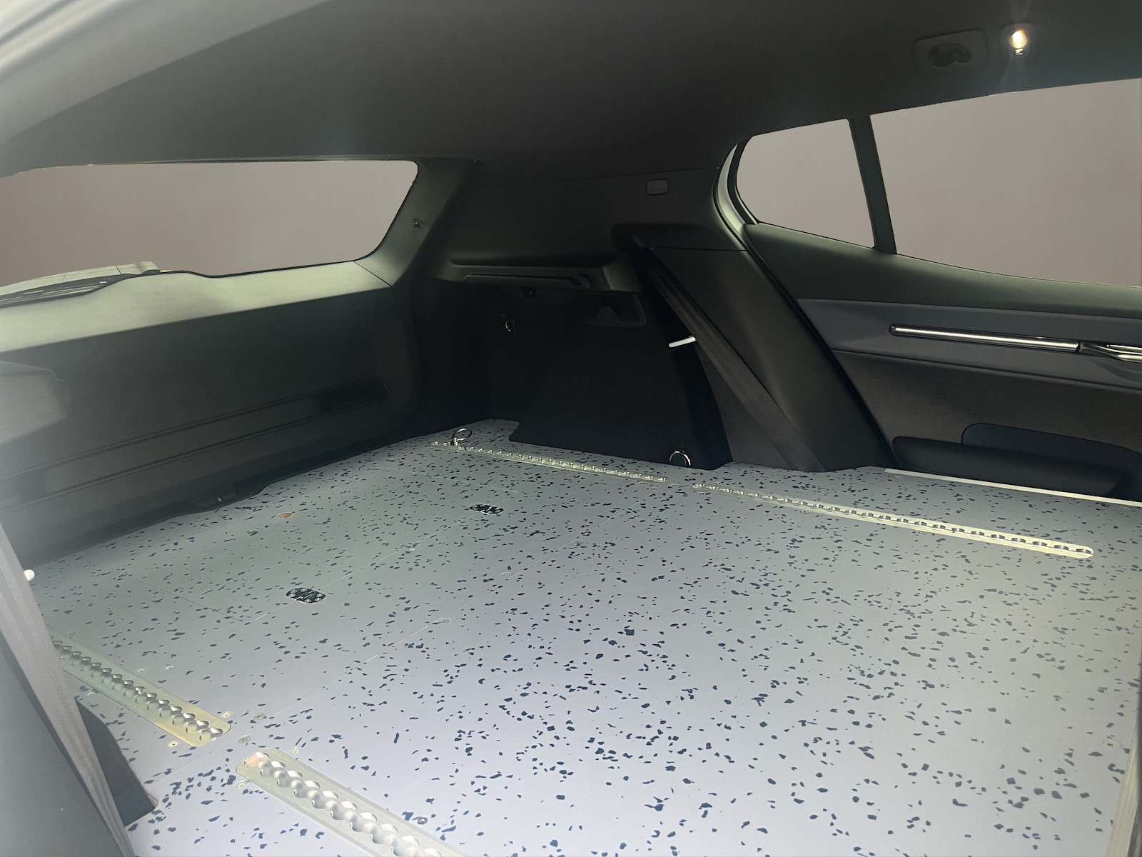 VOLVO EX 30 E60 Plus Worker-image-11