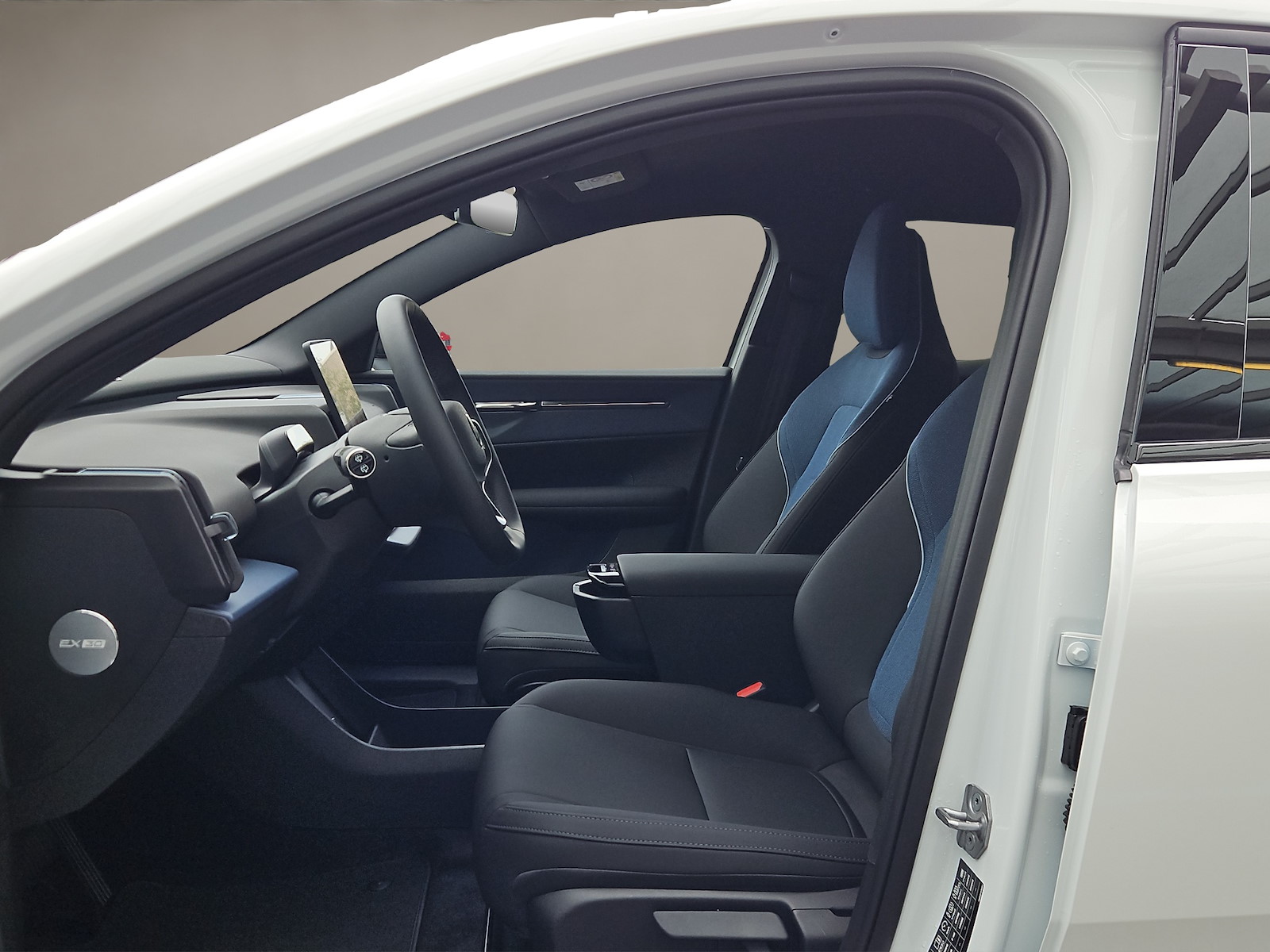 VOLVO EX 30 E60 Plus-image-8
